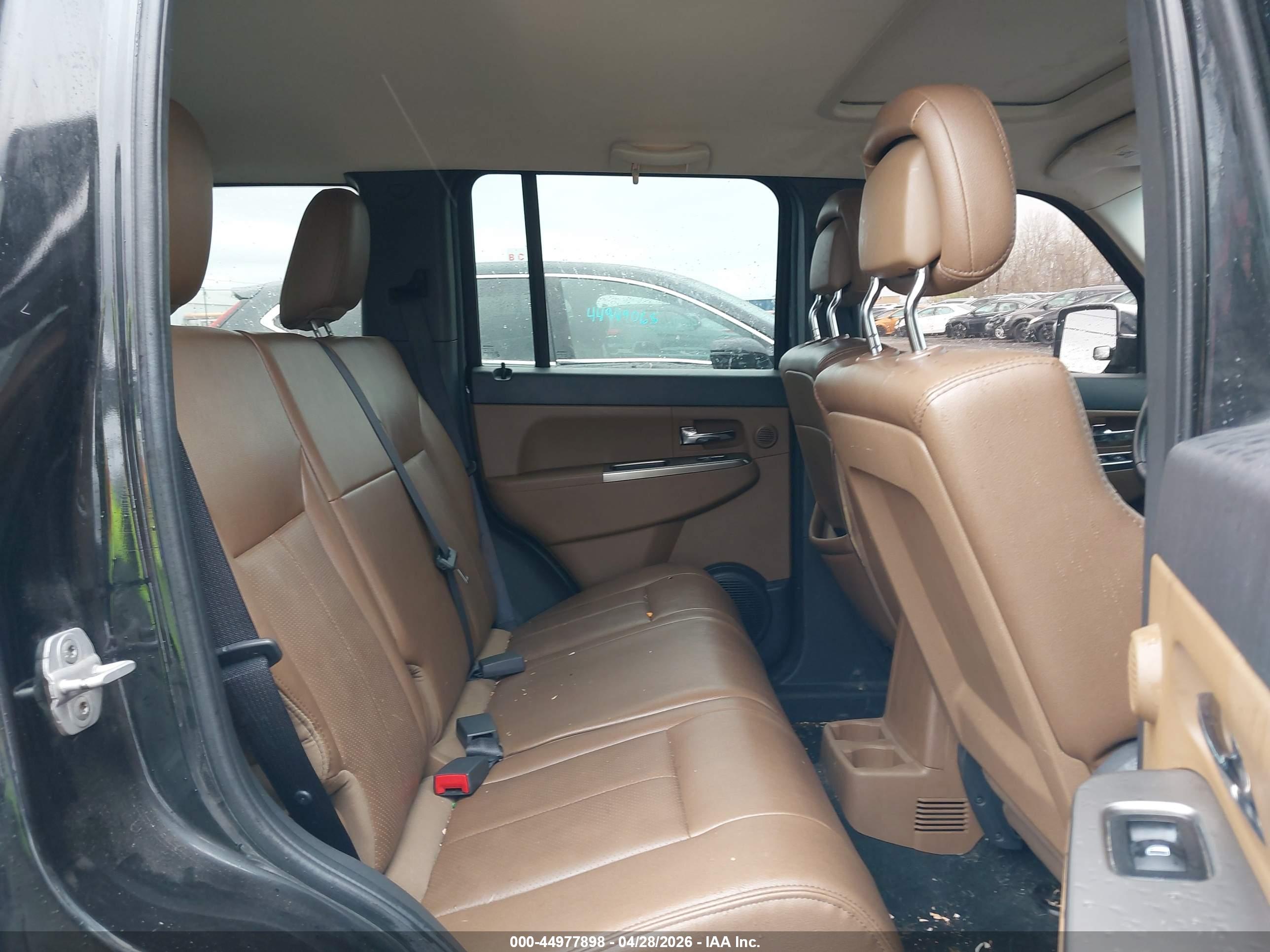 JEEP LIBERTY image 8