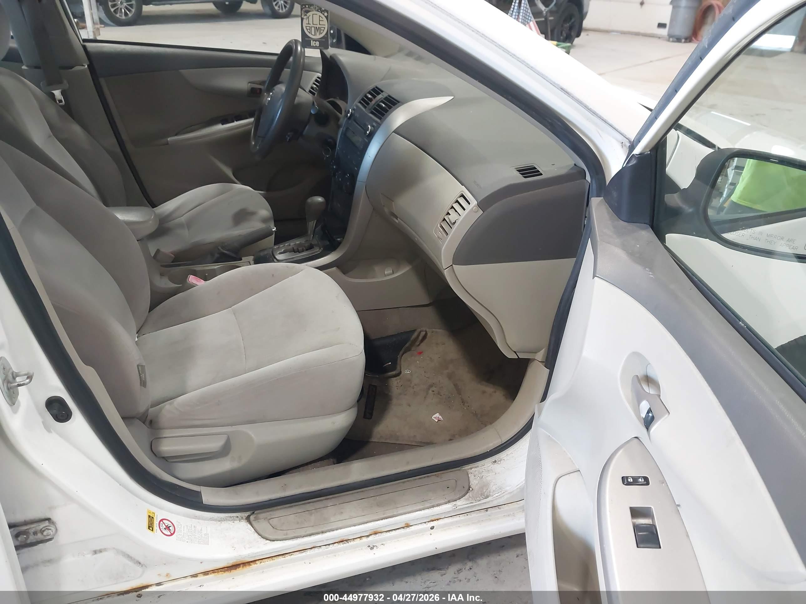 TOYOTA COROLLA image 5