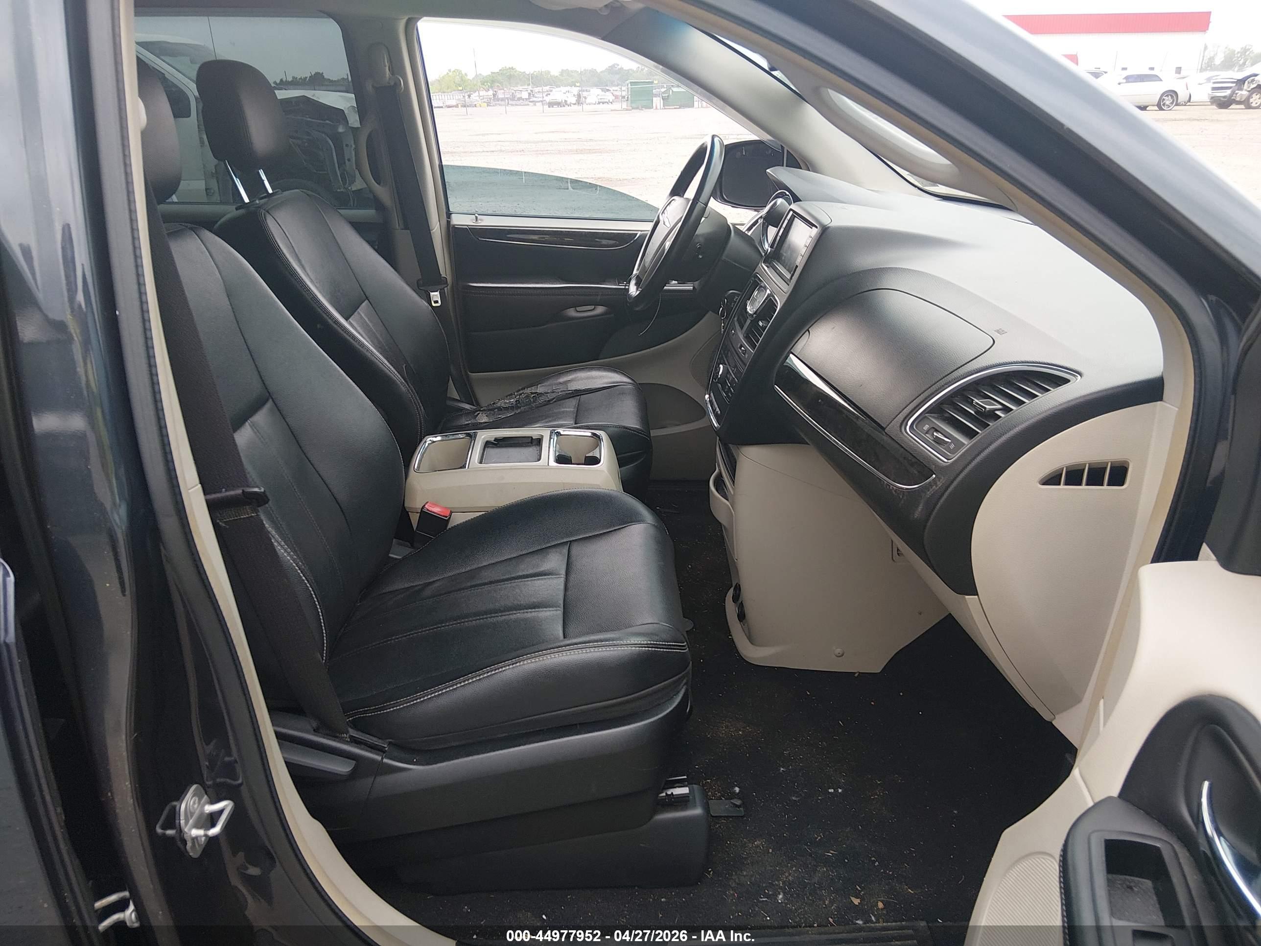 CHRYSLER TOWN image 5