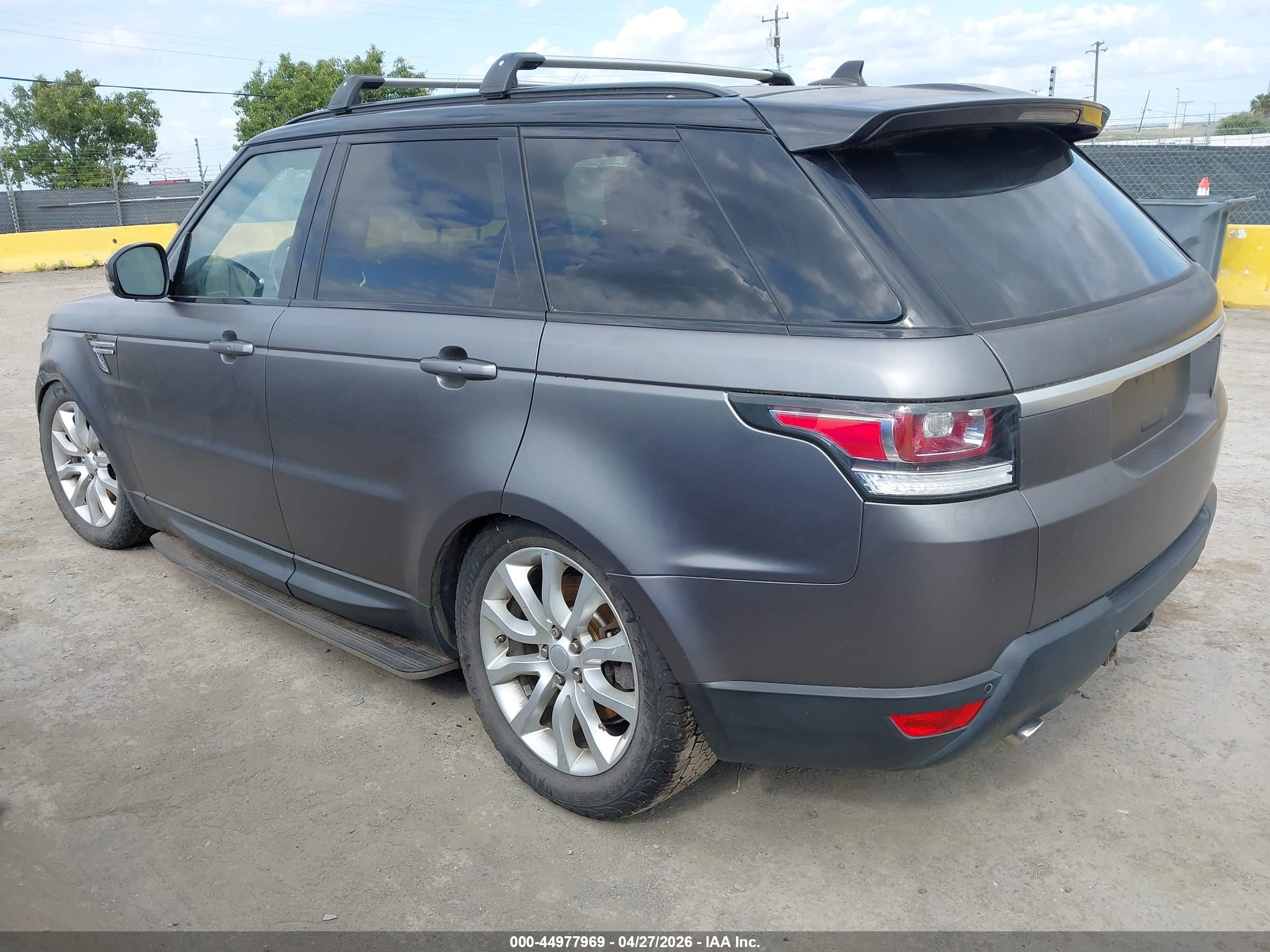 LAND ROVER image 3