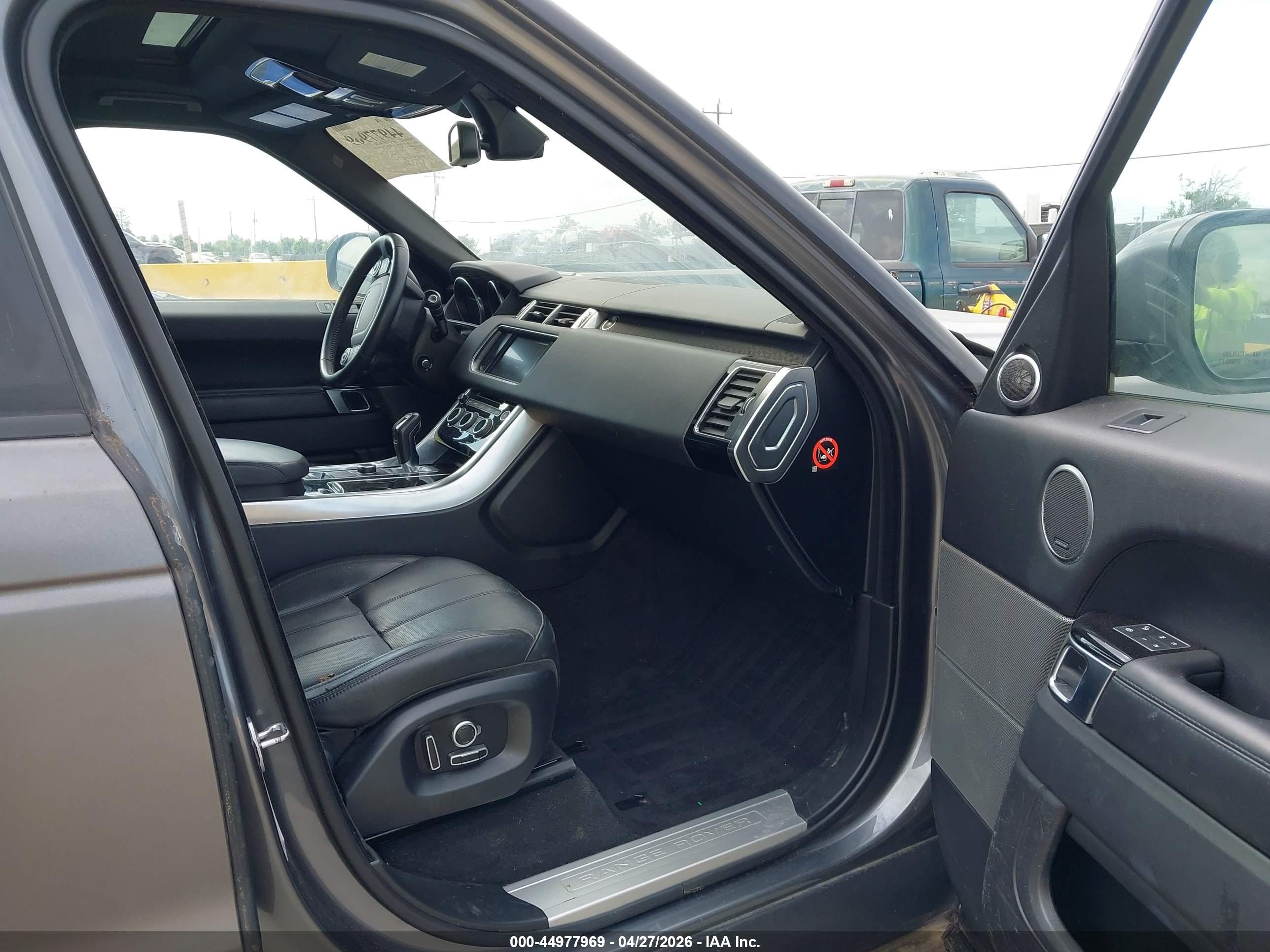 LAND ROVER image 5