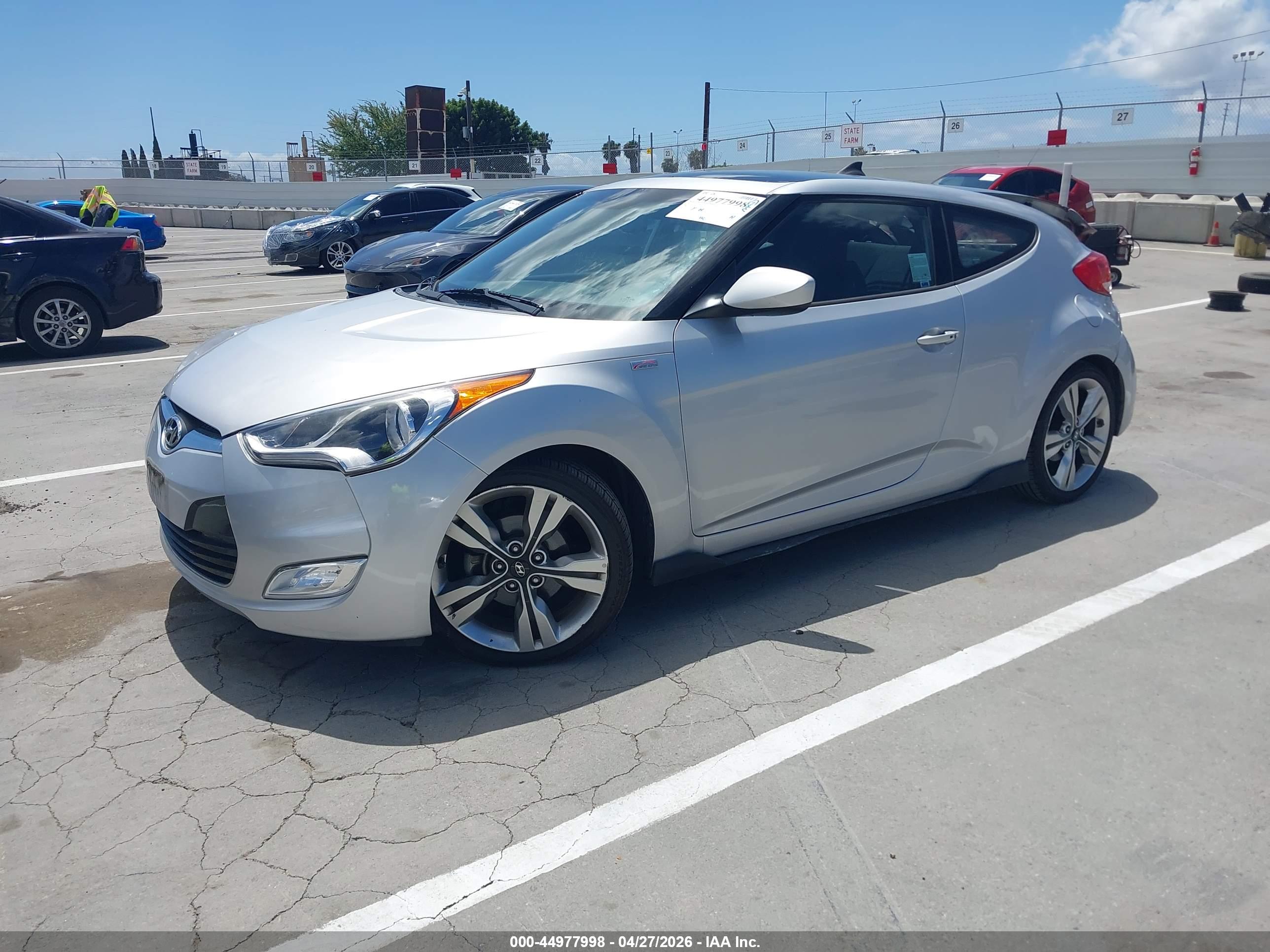 HYUNDAI VELOSTER image 2