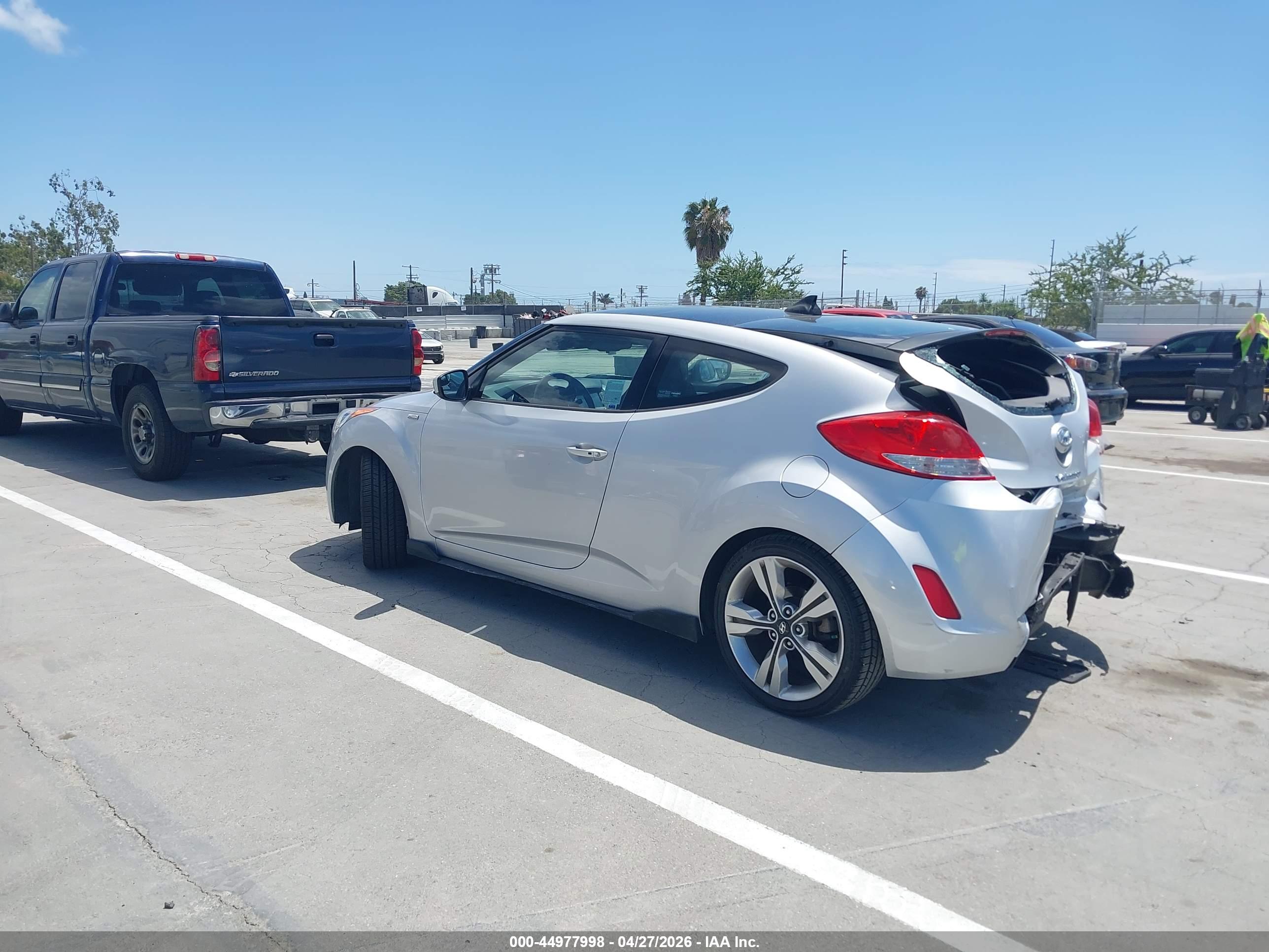 HYUNDAI VELOSTER image 3