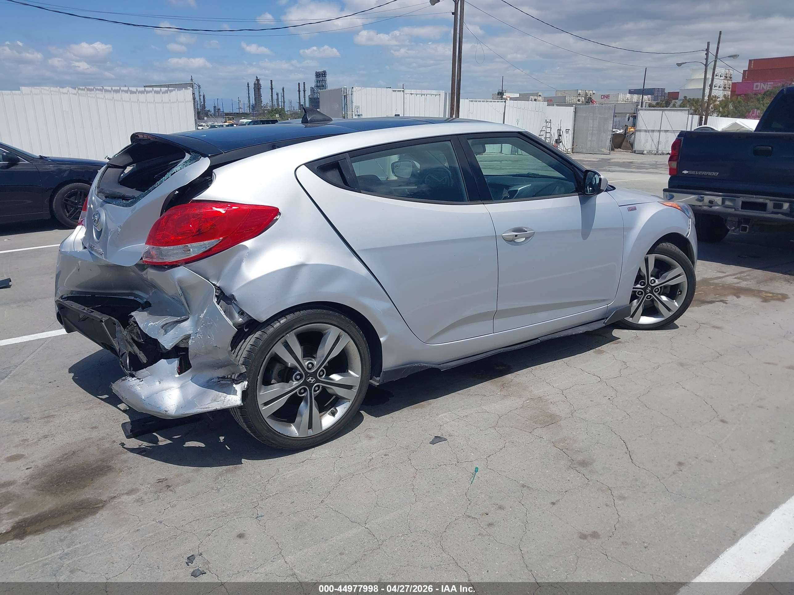 HYUNDAI VELOSTER image 4