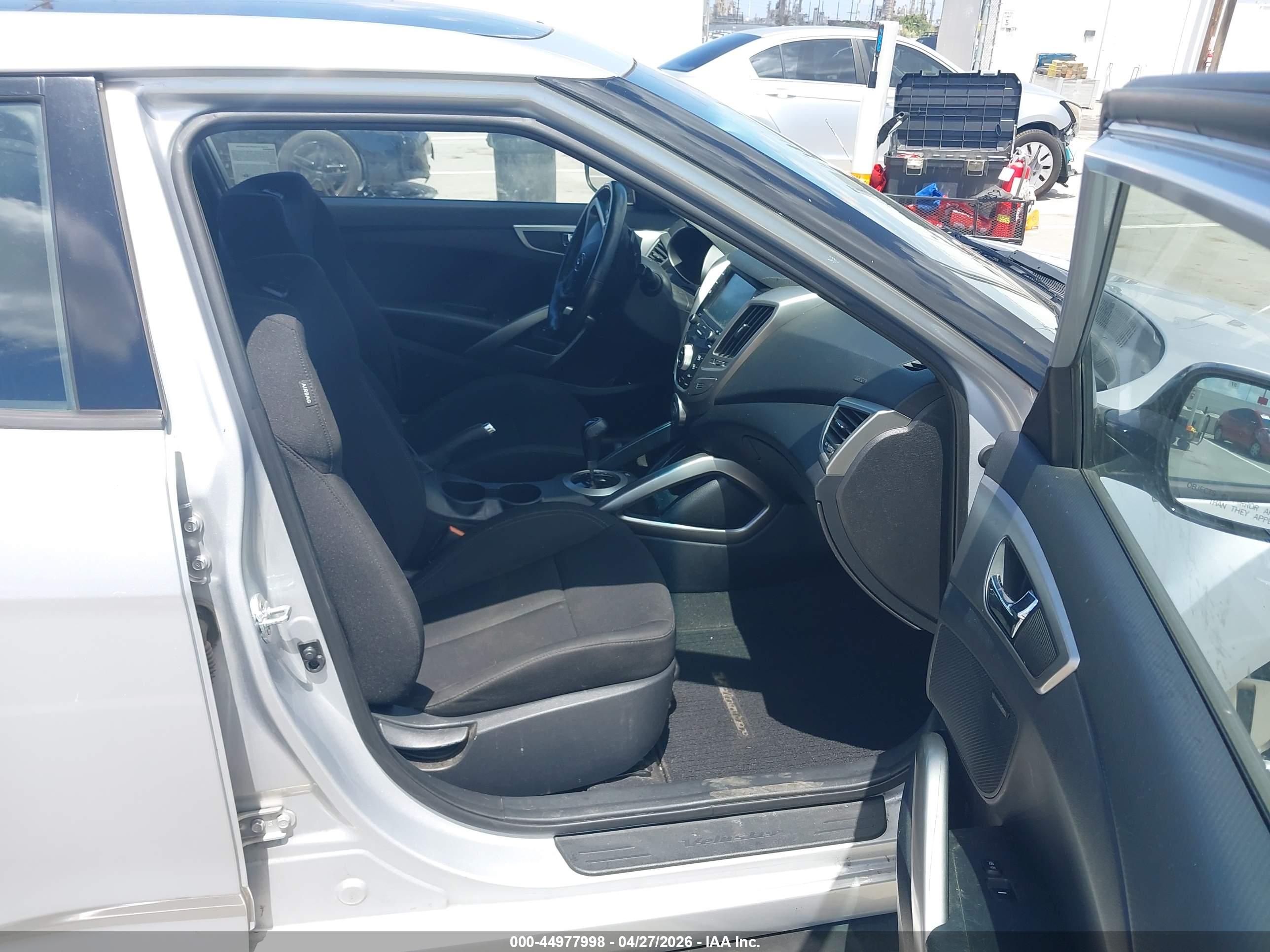 HYUNDAI VELOSTER image 5