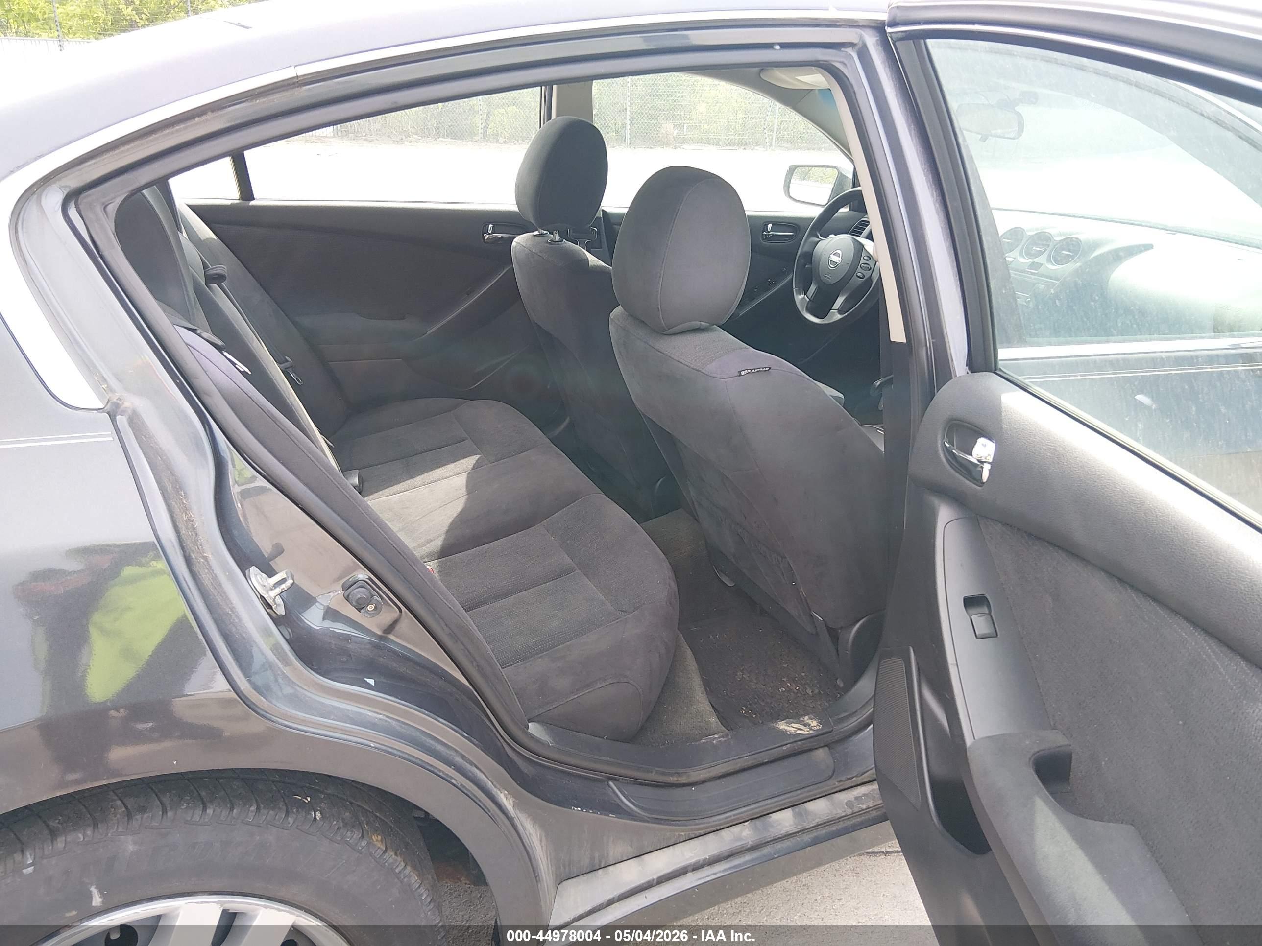 NISSAN ALTIMA image 8