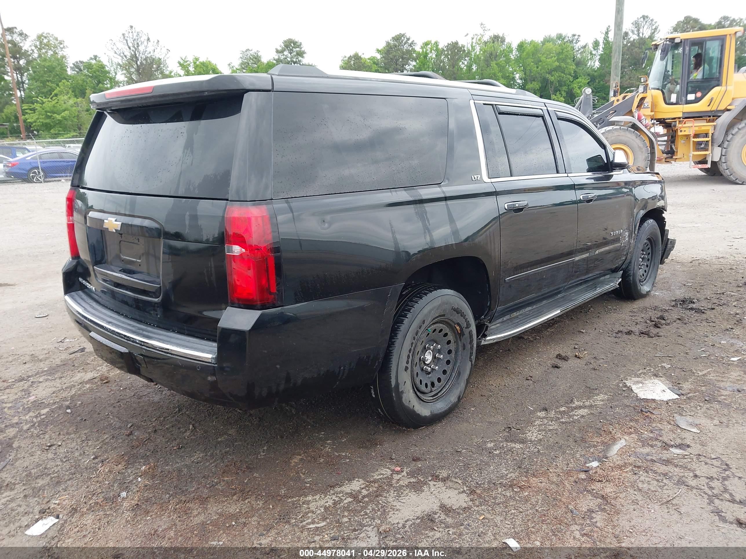 CHEVROLET SUBURBAN image 4