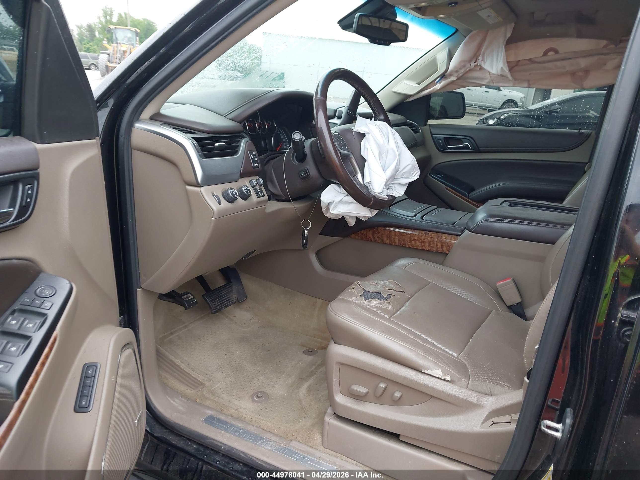 CHEVROLET SUBURBAN image 5