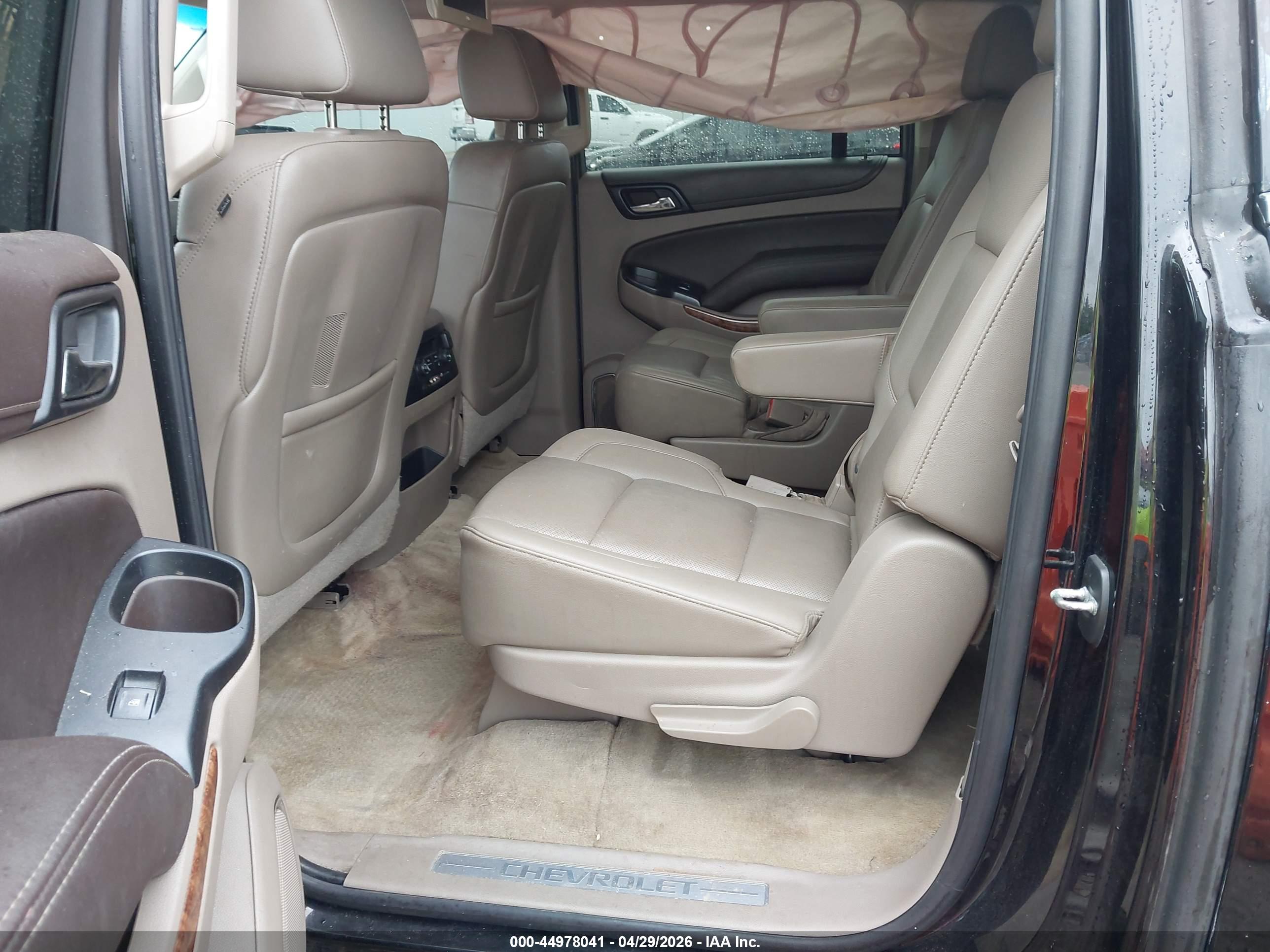 CHEVROLET SUBURBAN image 8