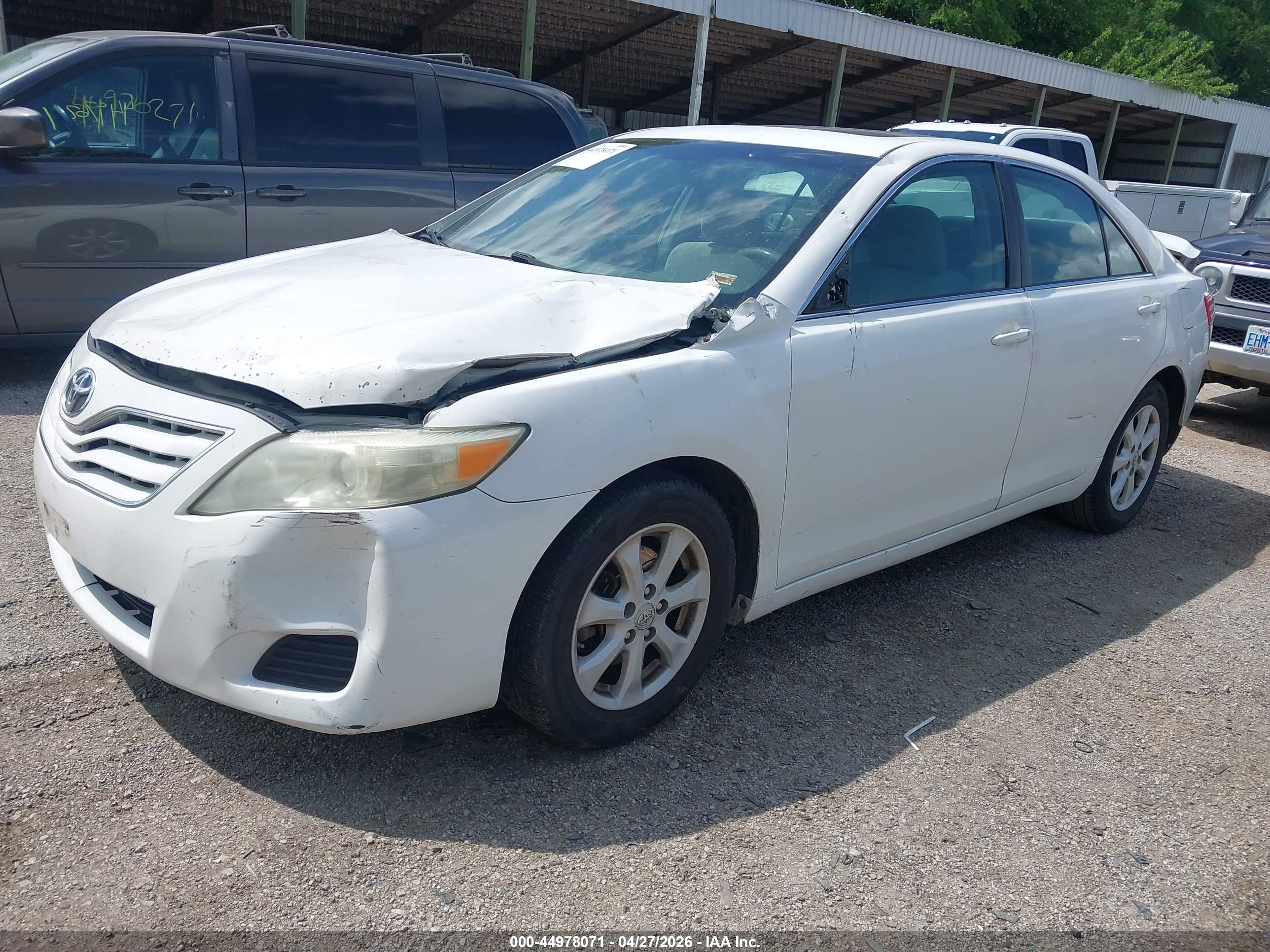 TOYOTA CAMRY image 2