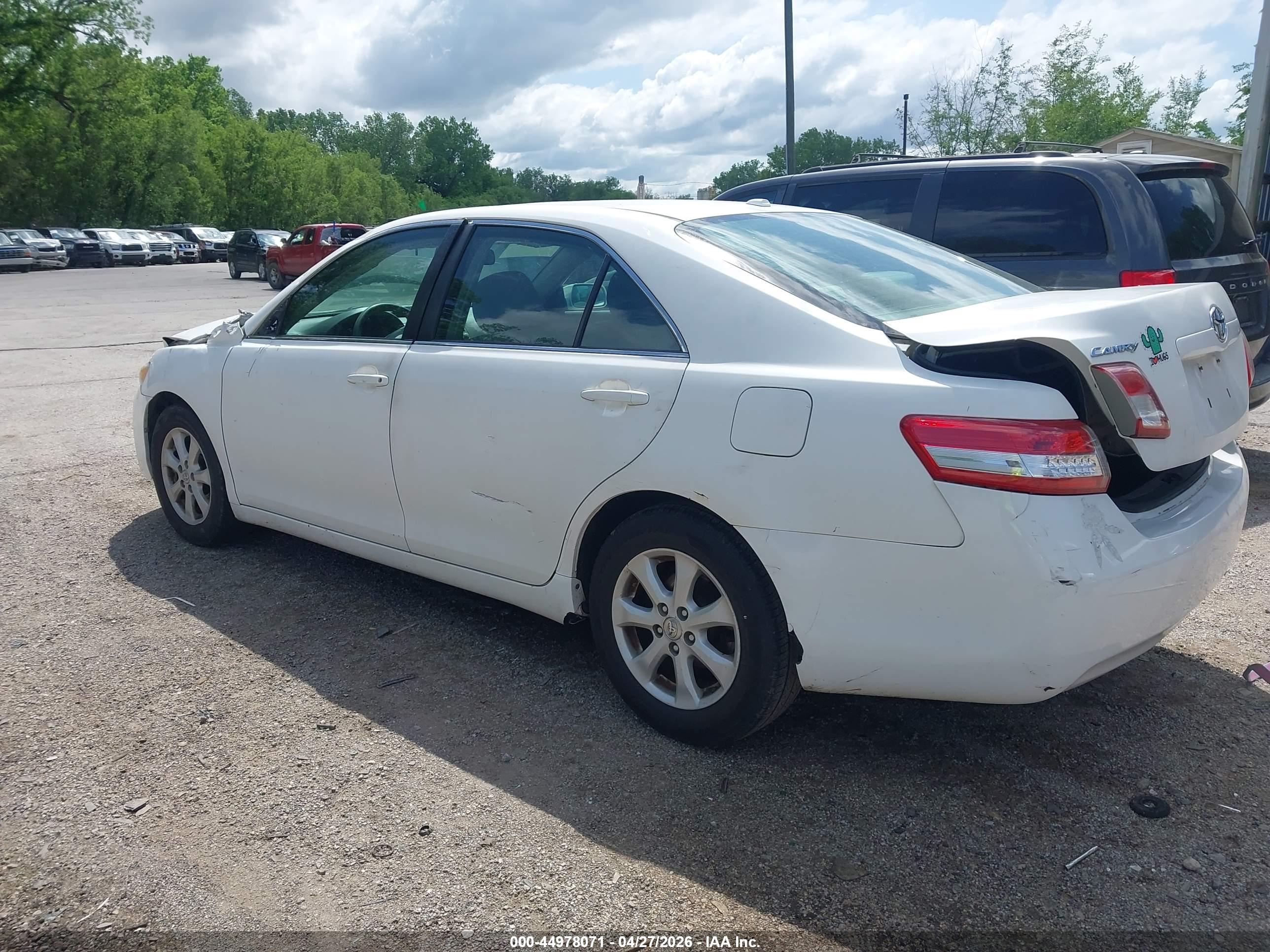 TOYOTA CAMRY image 3
