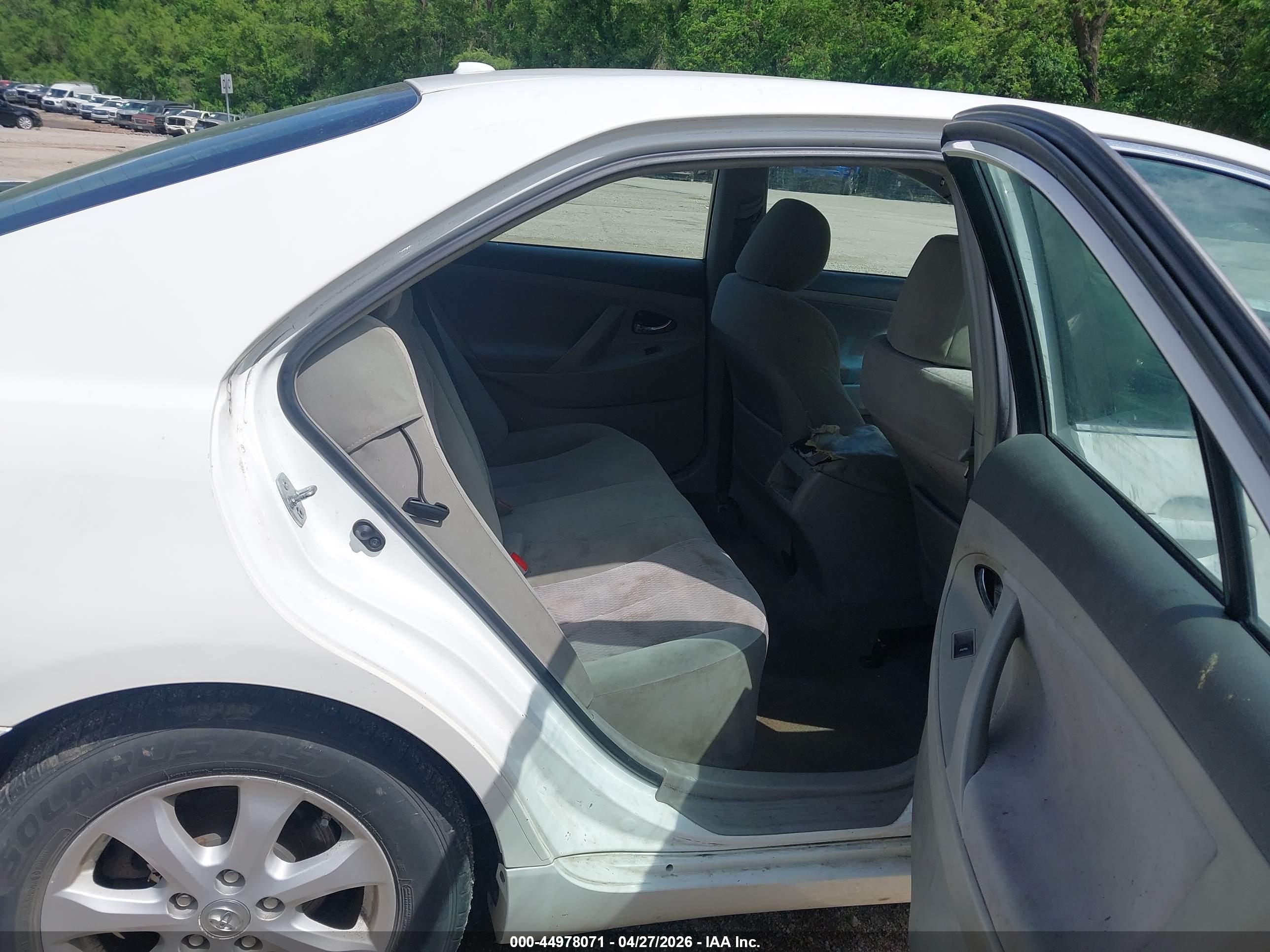 TOYOTA CAMRY image 8