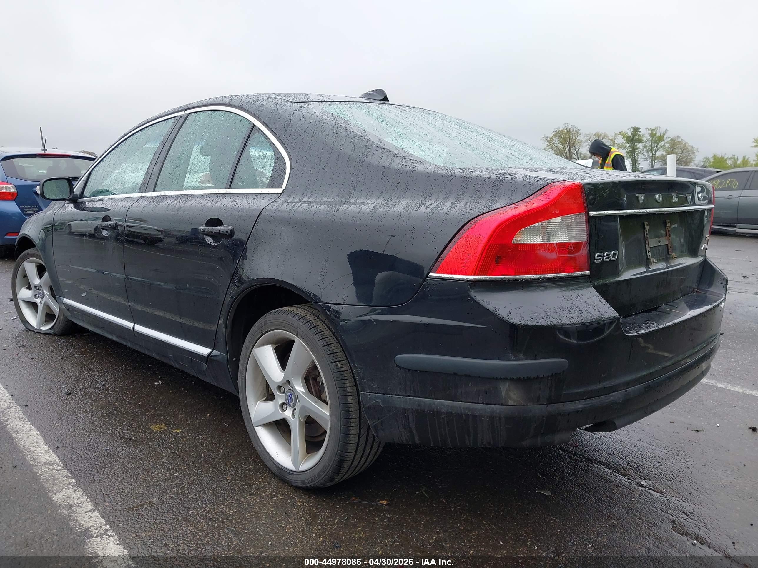 VOLVO S80 image 3