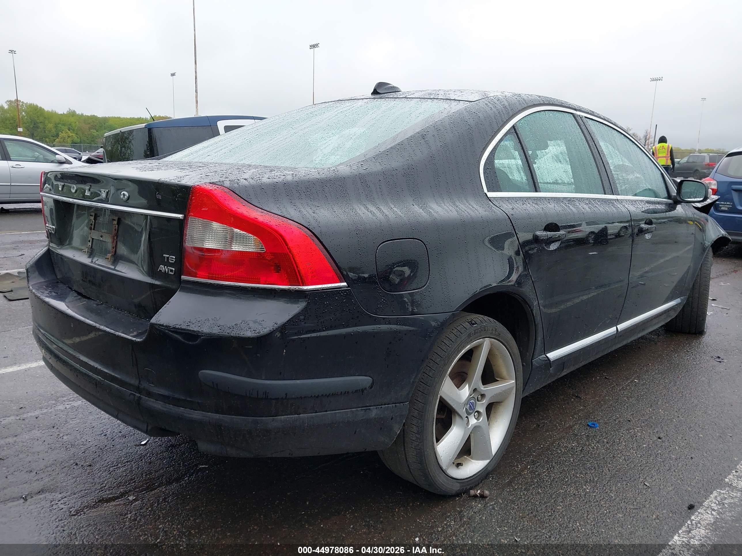VOLVO S80 image 4
