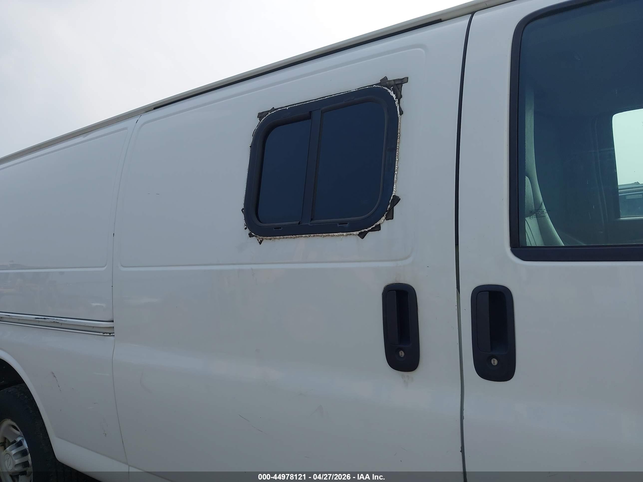 CHEVROLET EXPRESS image 6