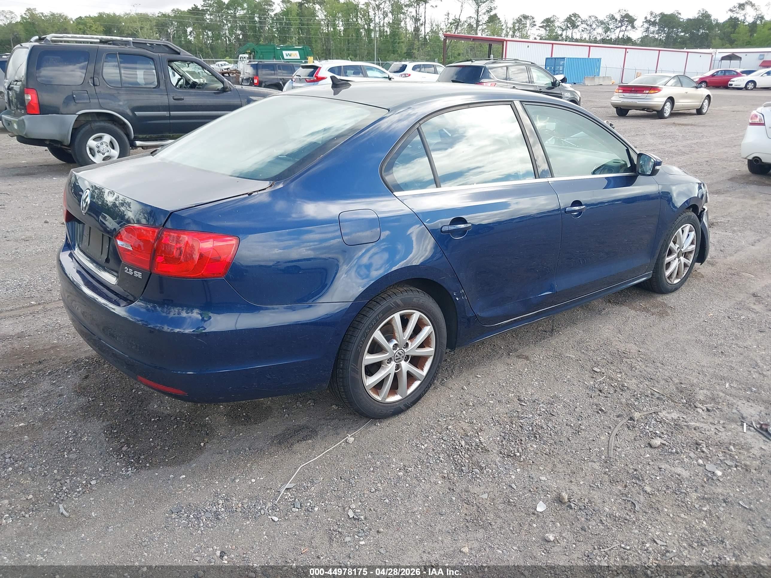 VOLKSWAGEN JETTA image 4