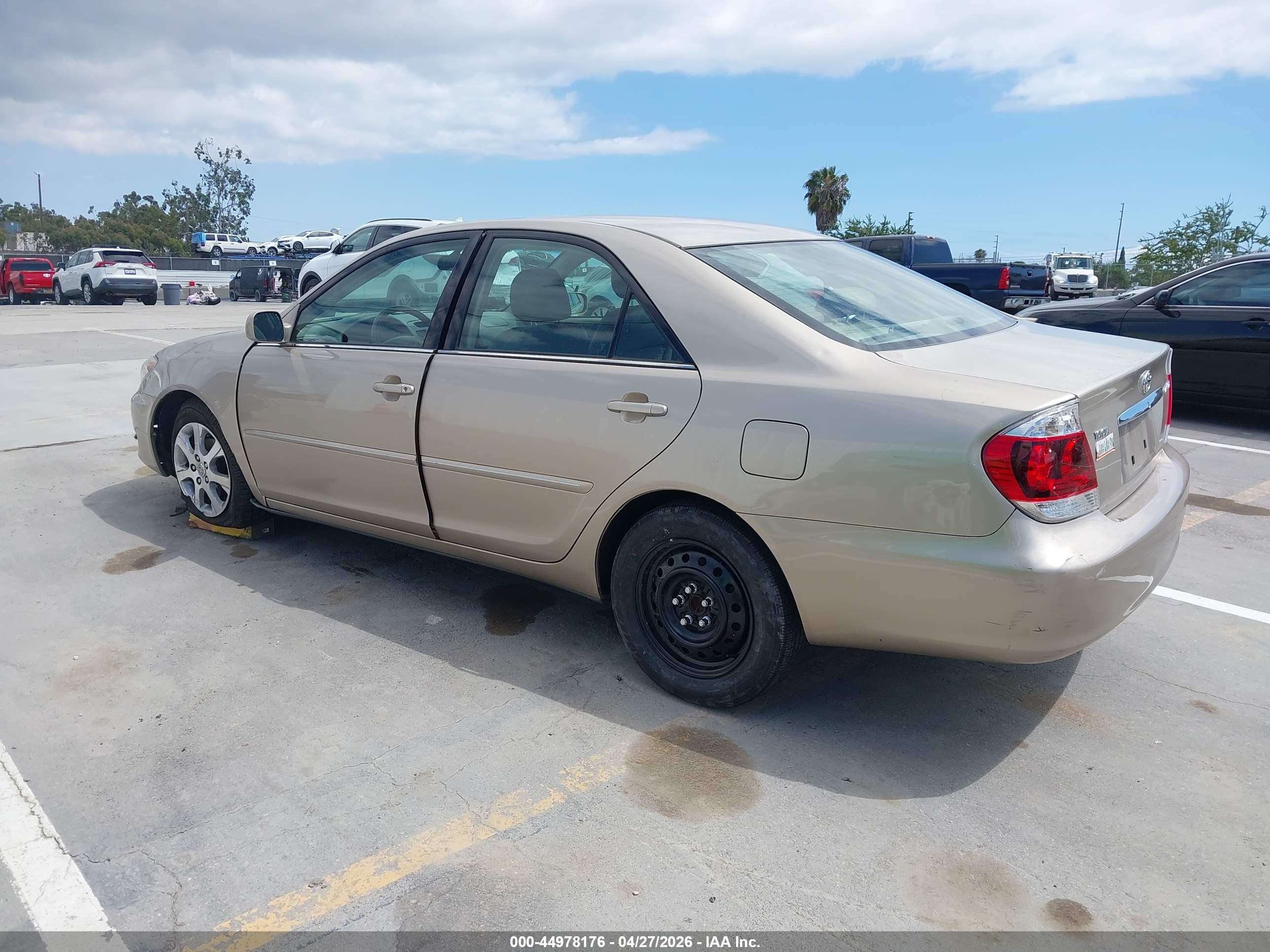 TOYOTA CAMRY image 3