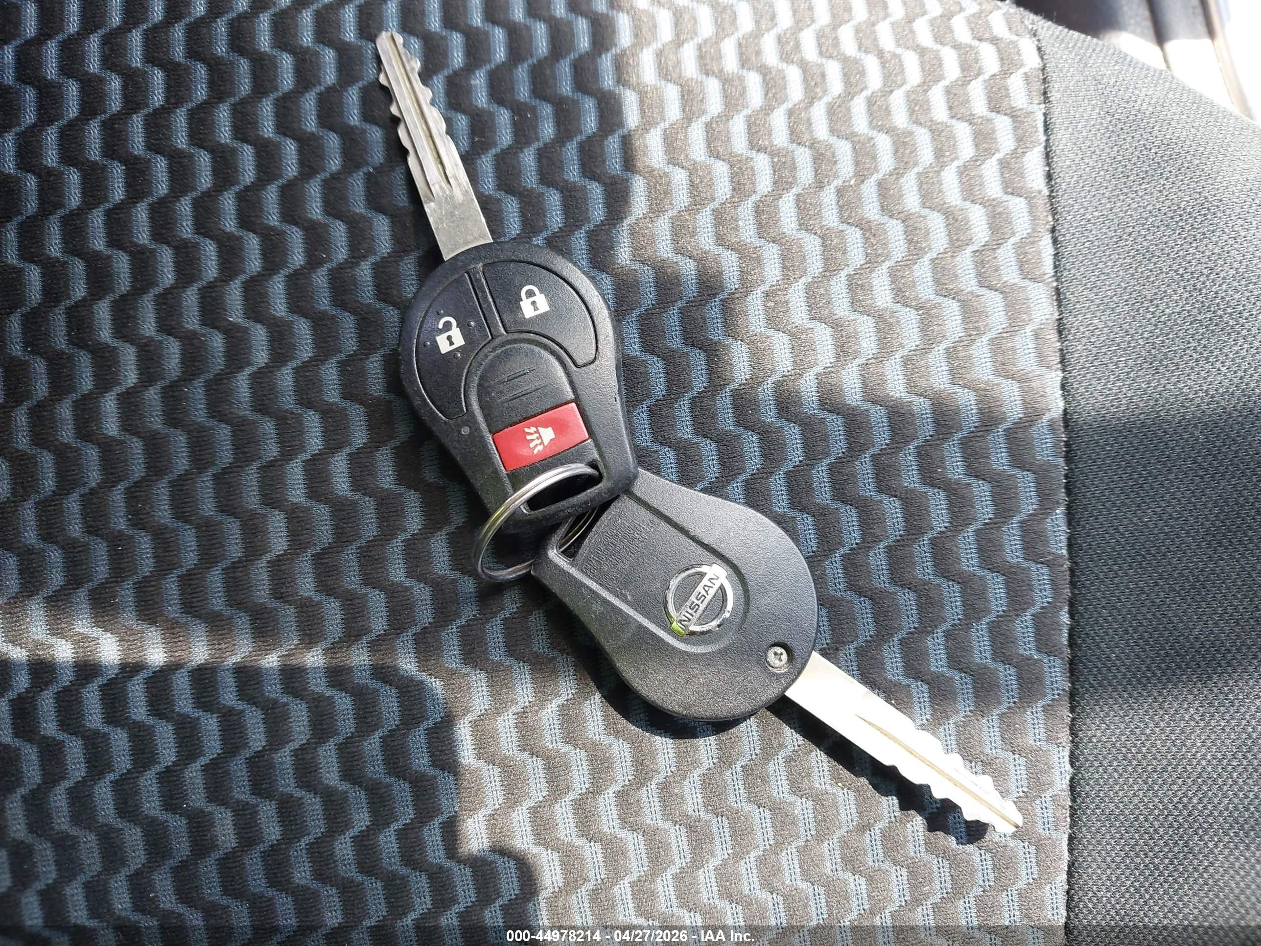 NISSAN VERSA image 11