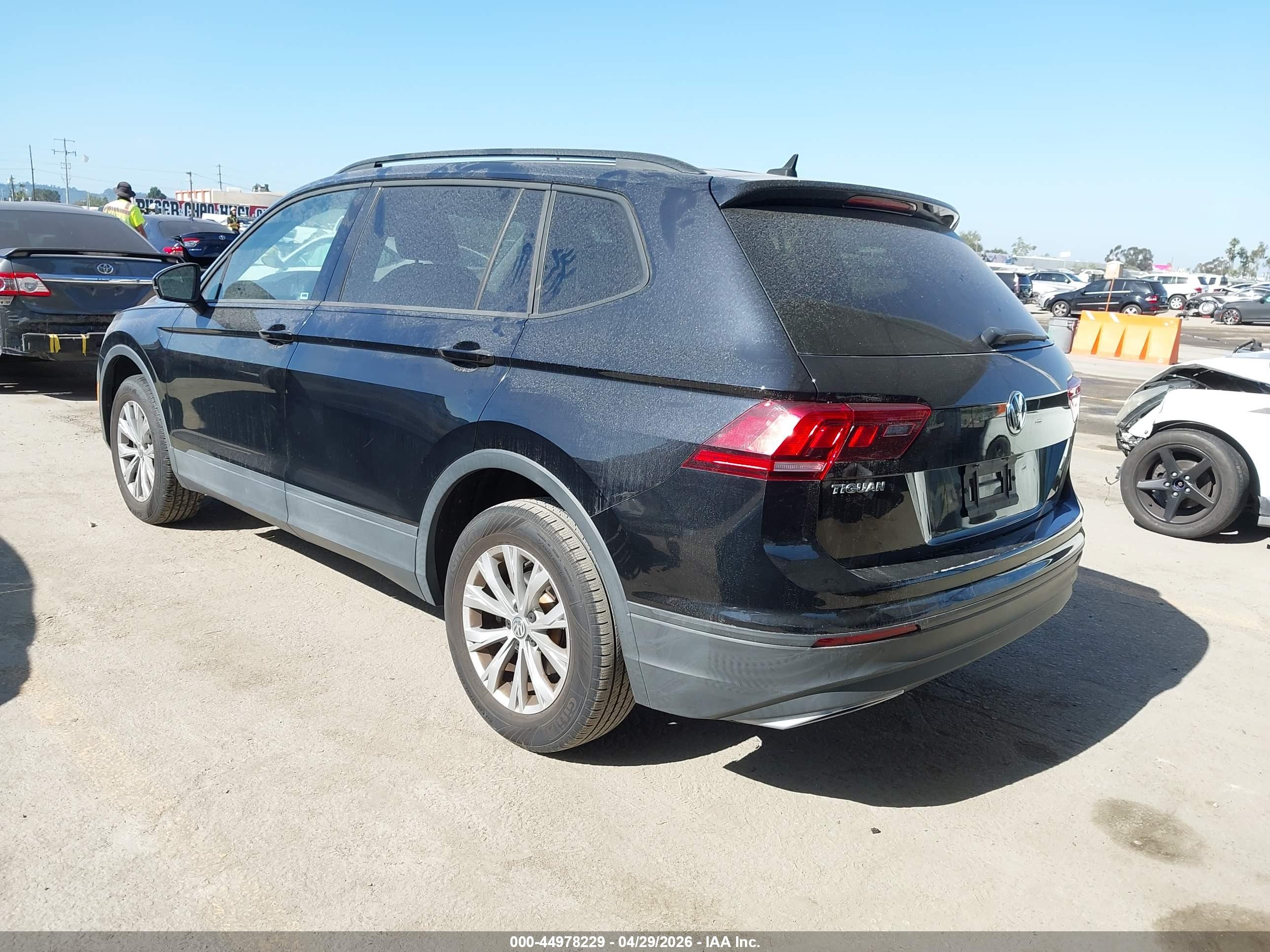 VOLKSWAGEN TIGUAN image 3