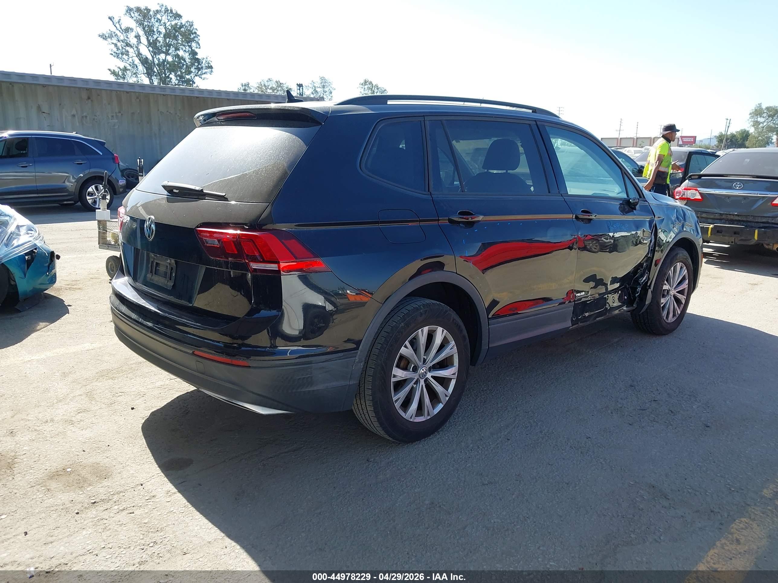 VOLKSWAGEN TIGUAN image 4