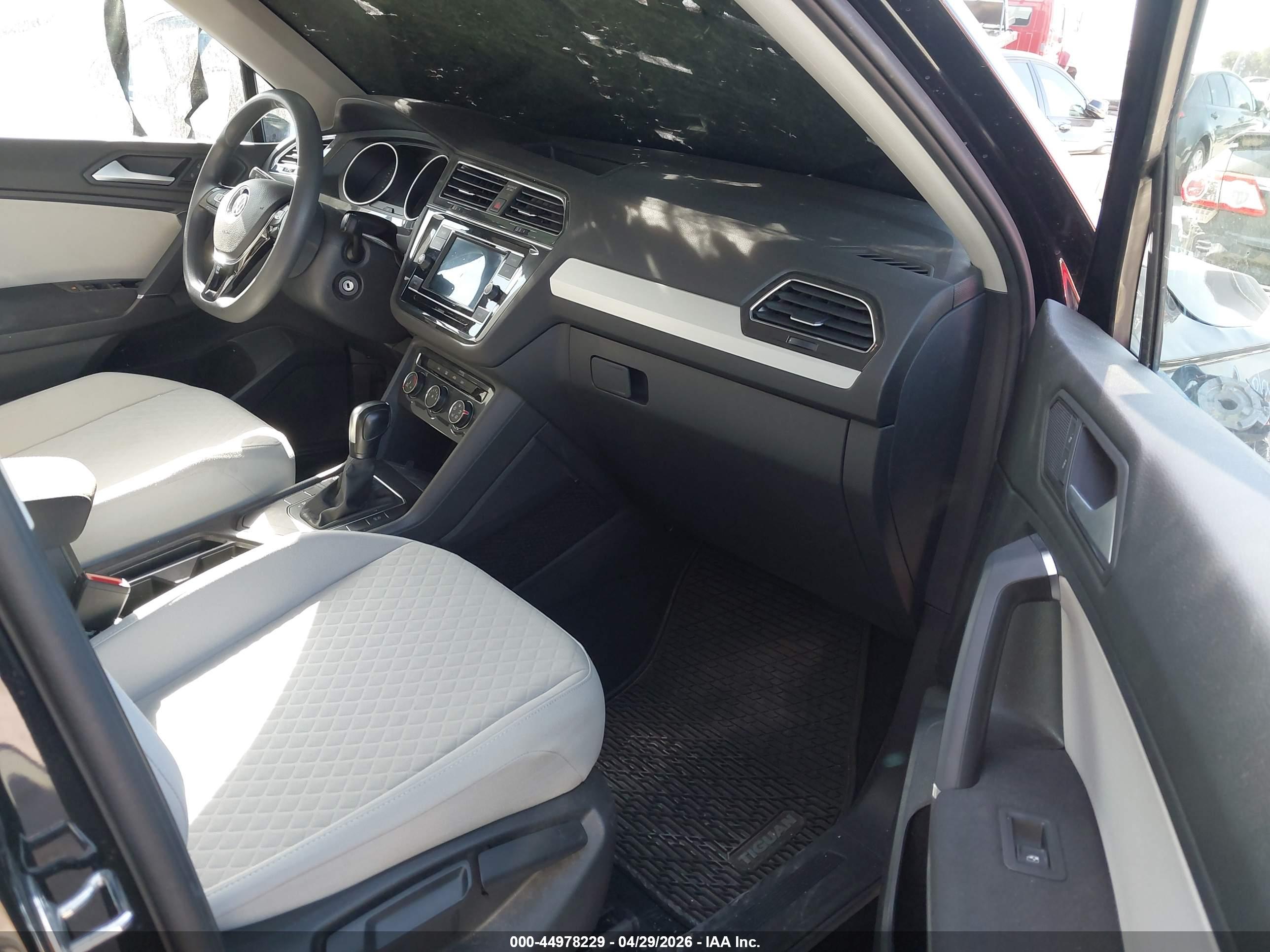 VOLKSWAGEN TIGUAN image 5