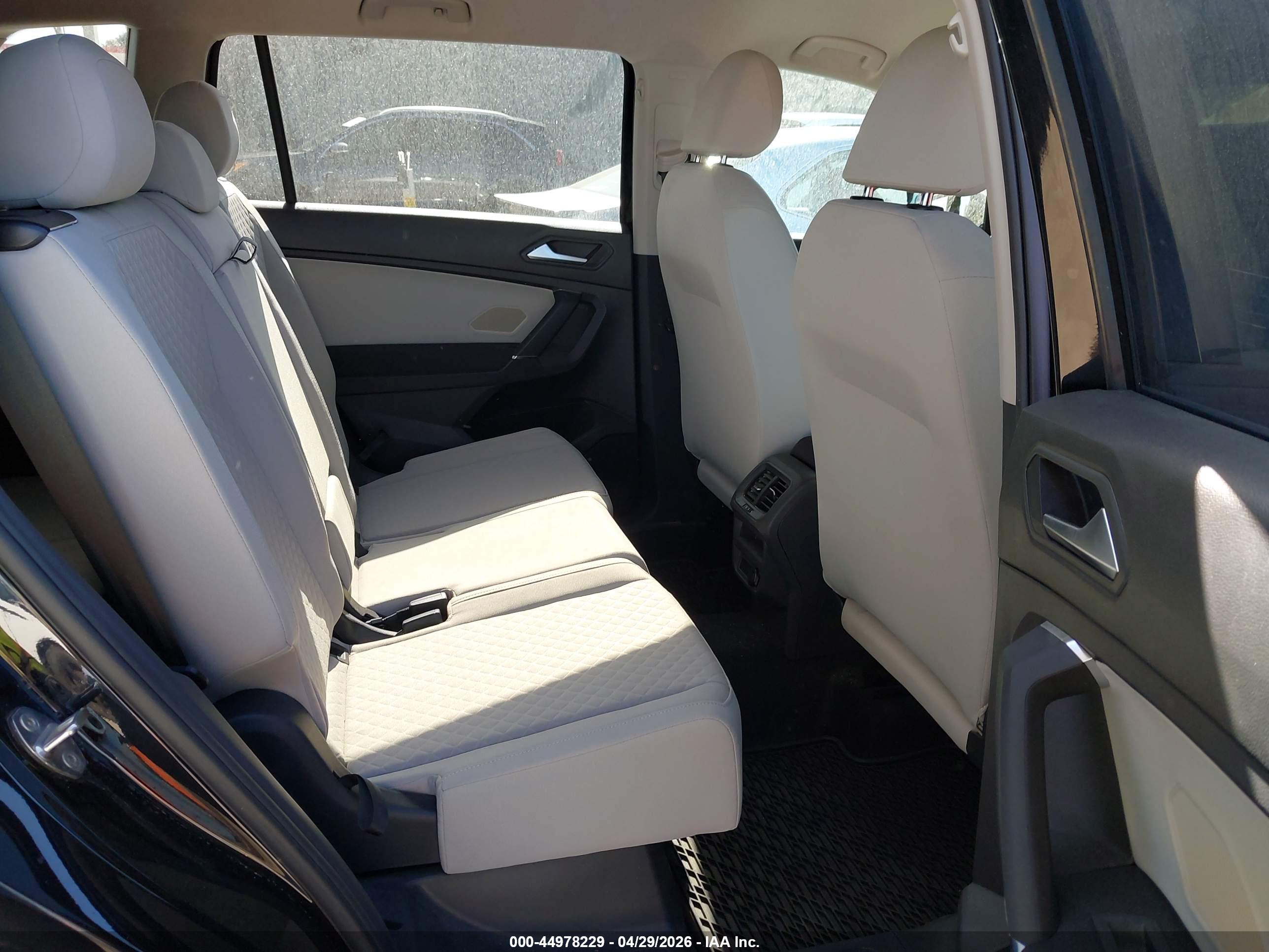 VOLKSWAGEN TIGUAN image 8