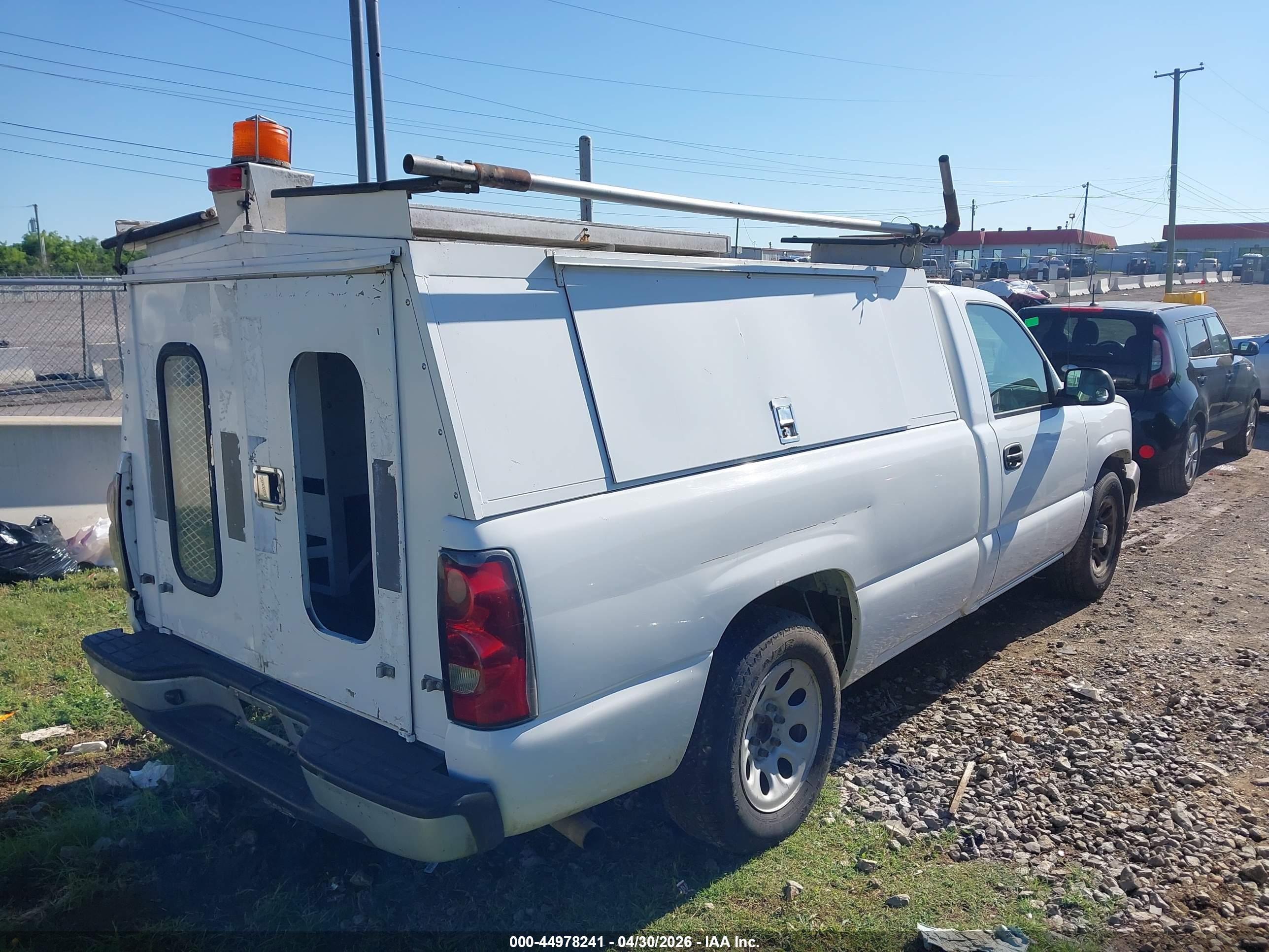CHEVROLET SILVERADO image 4