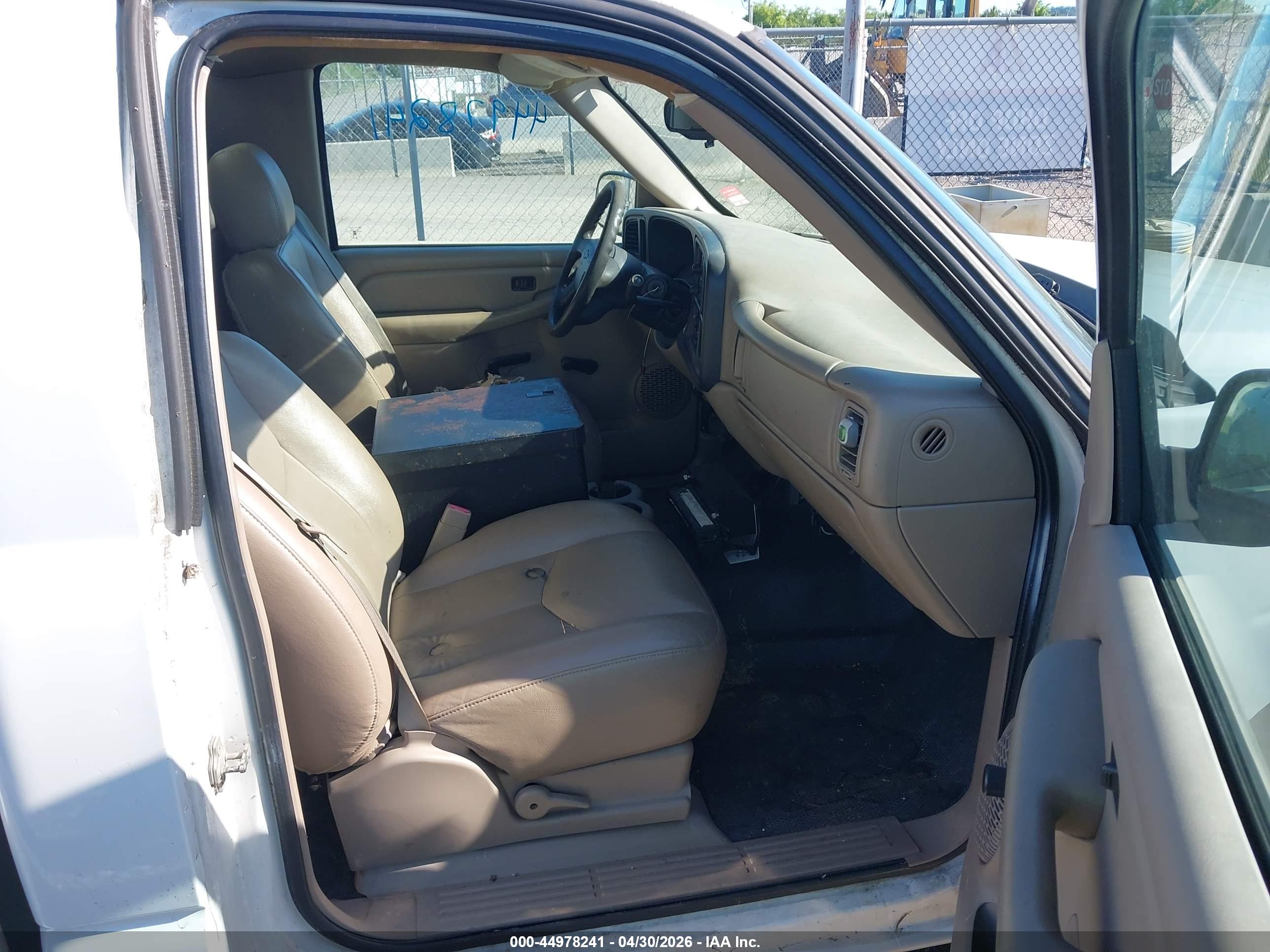 CHEVROLET SILVERADO image 5