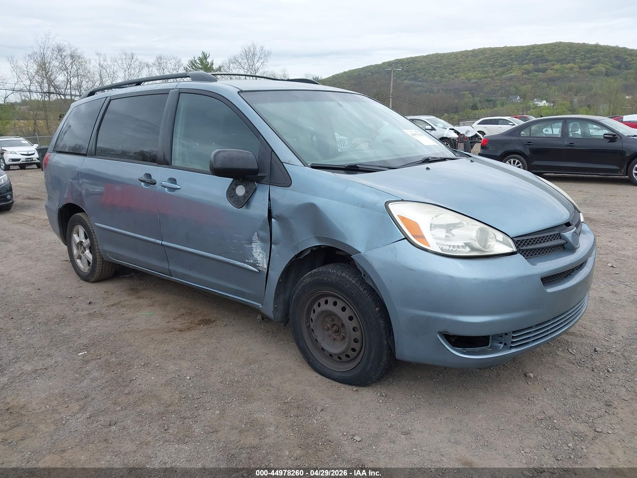 TOYOTA SIENNA image 6