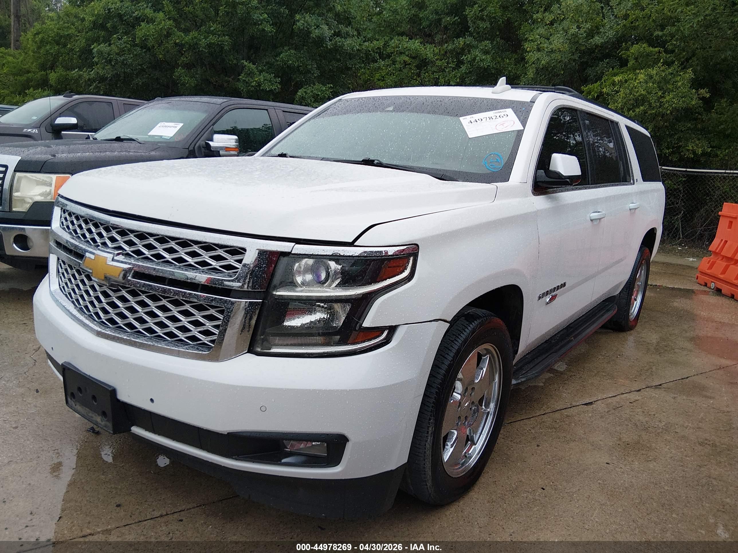 CHEVROLET SUBURBAN image 2