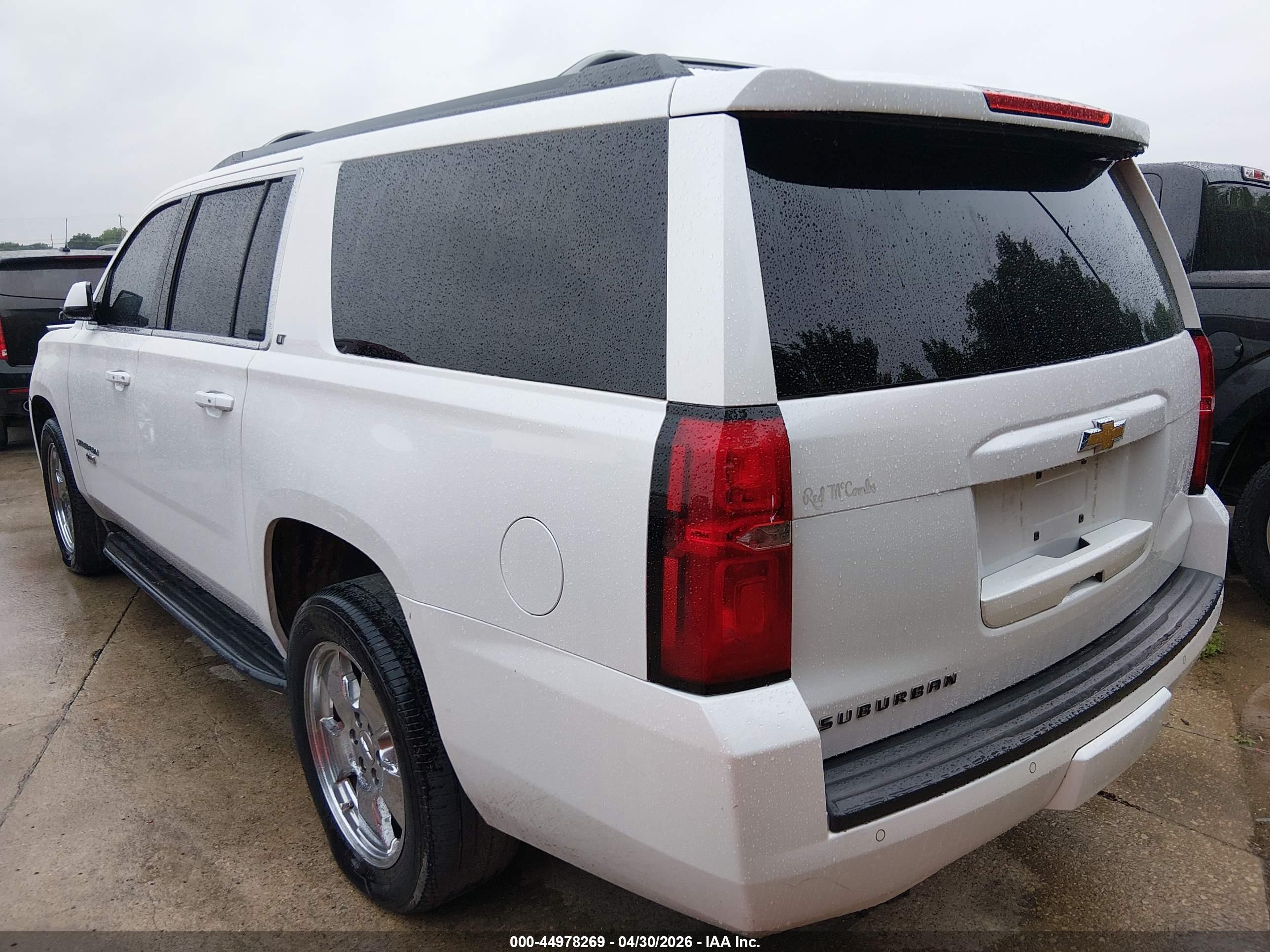 CHEVROLET SUBURBAN image 3