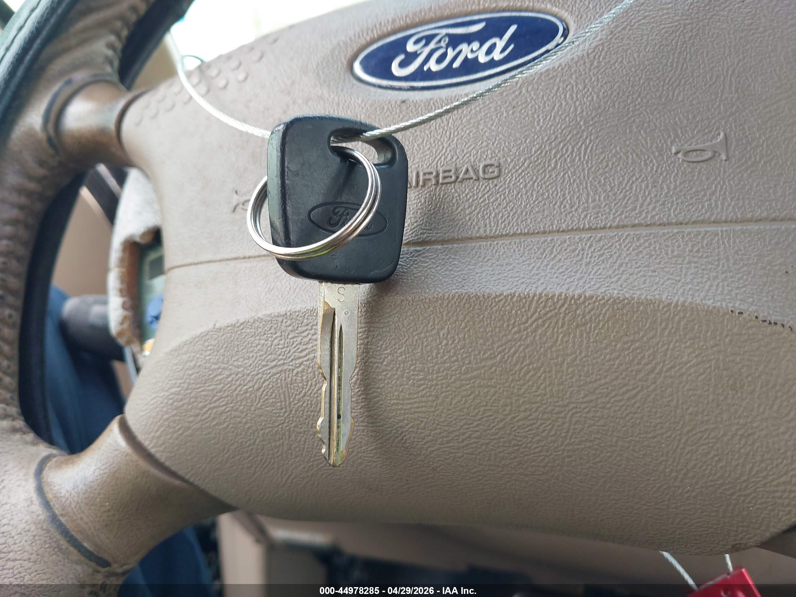 FORD EXPLORER image 11