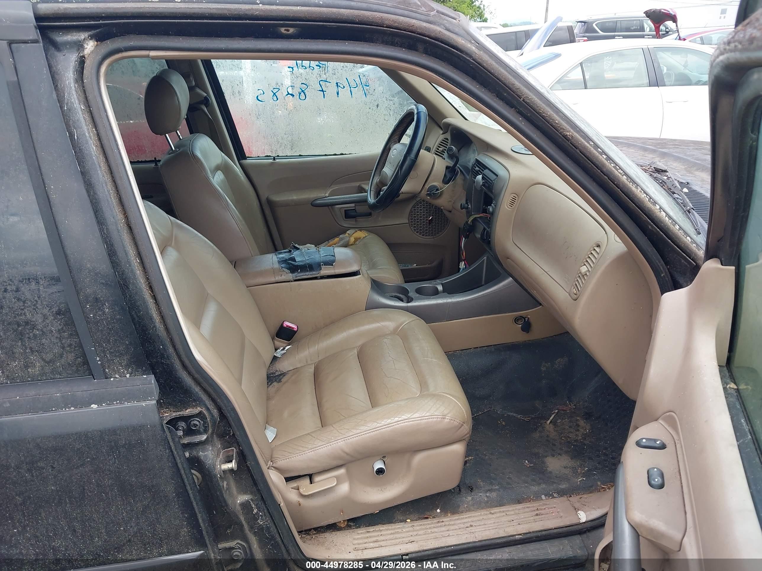 FORD EXPLORER image 5