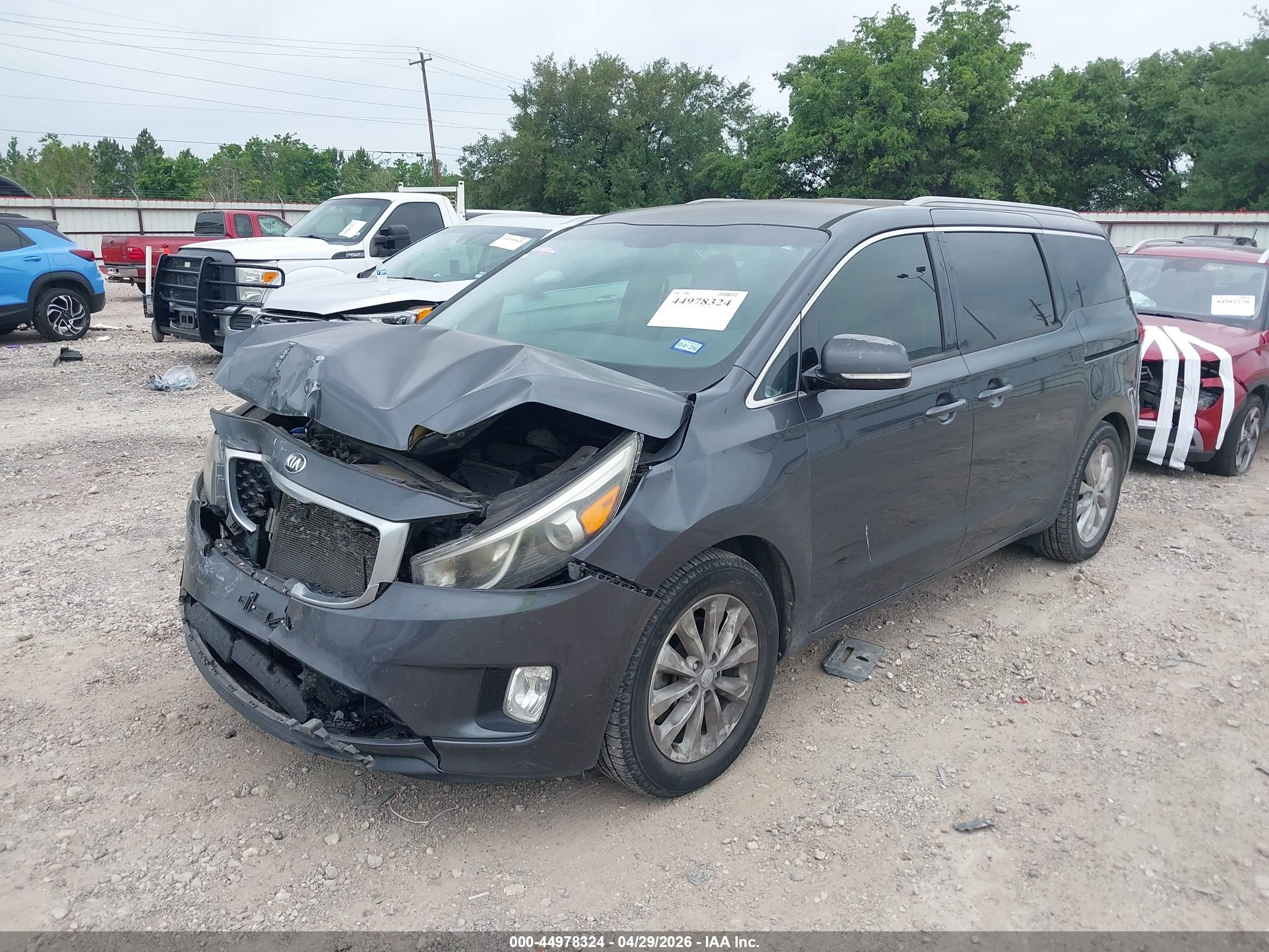 KIA SEDONA image 2