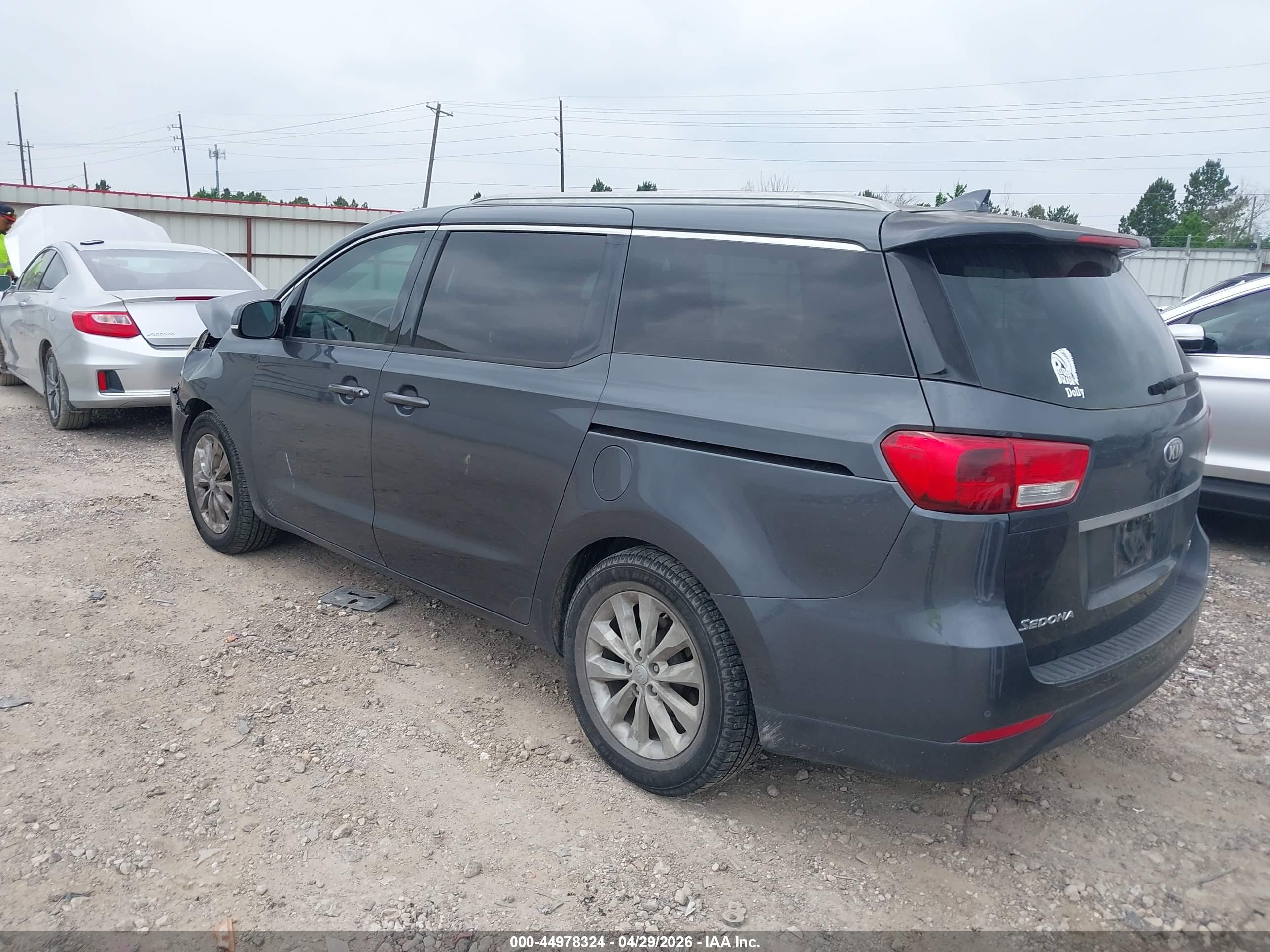 KIA SEDONA image 3