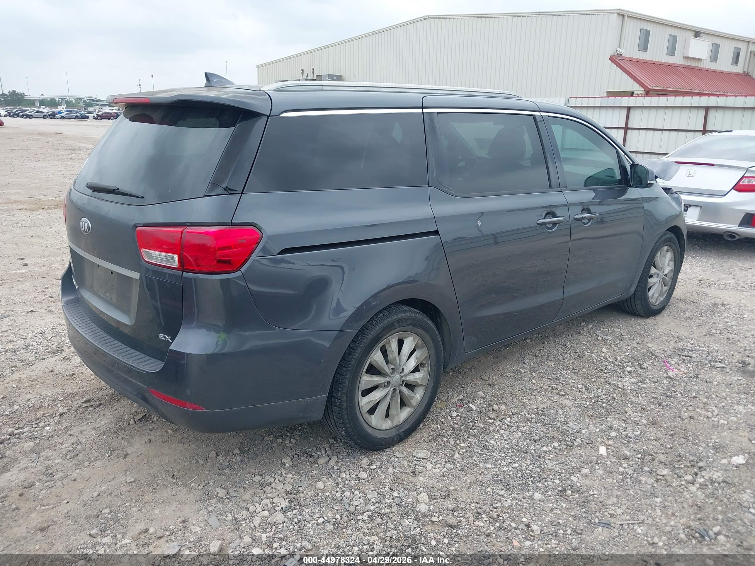 KIA SEDONA image 4