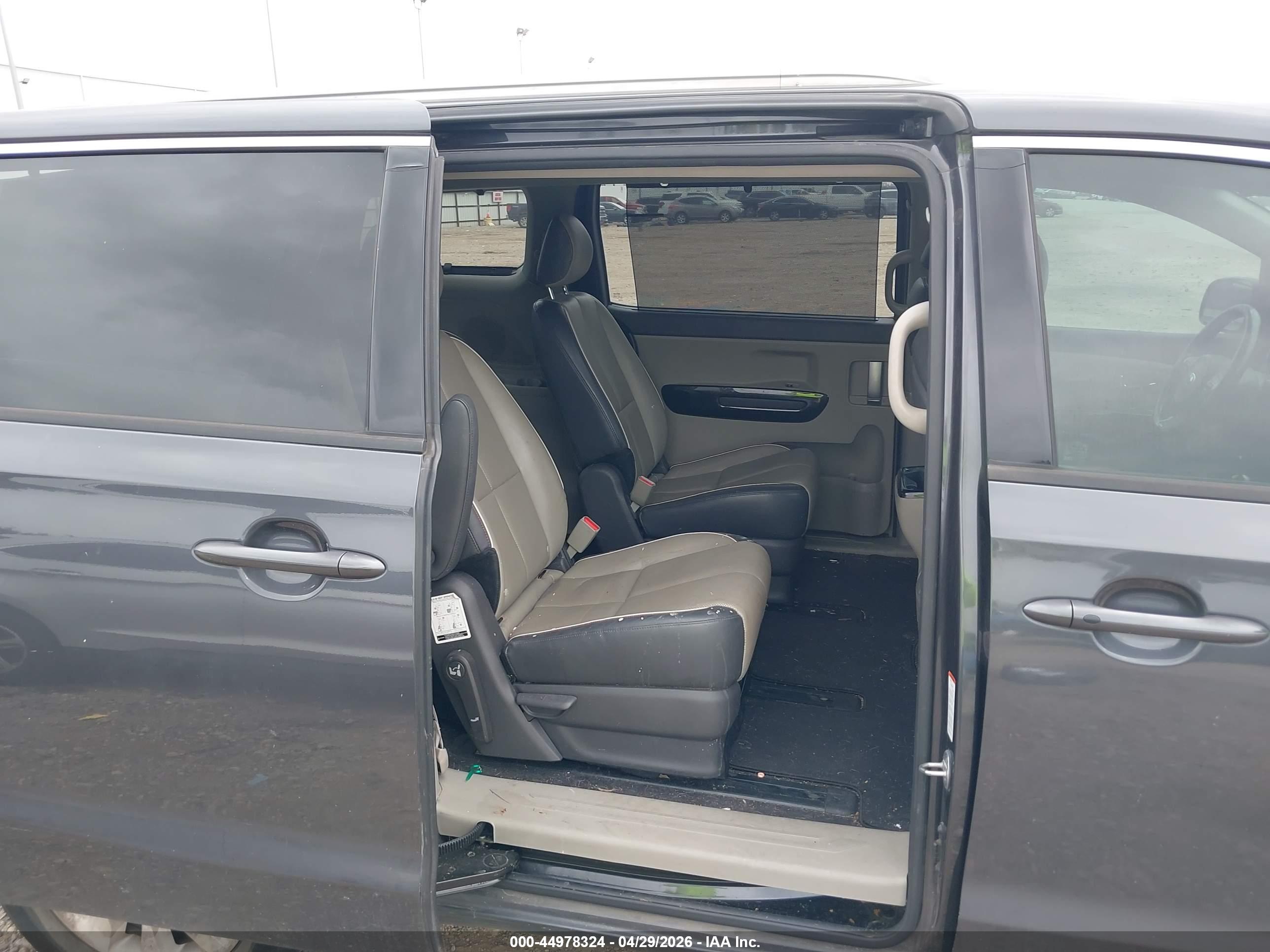 KIA SEDONA image 8
