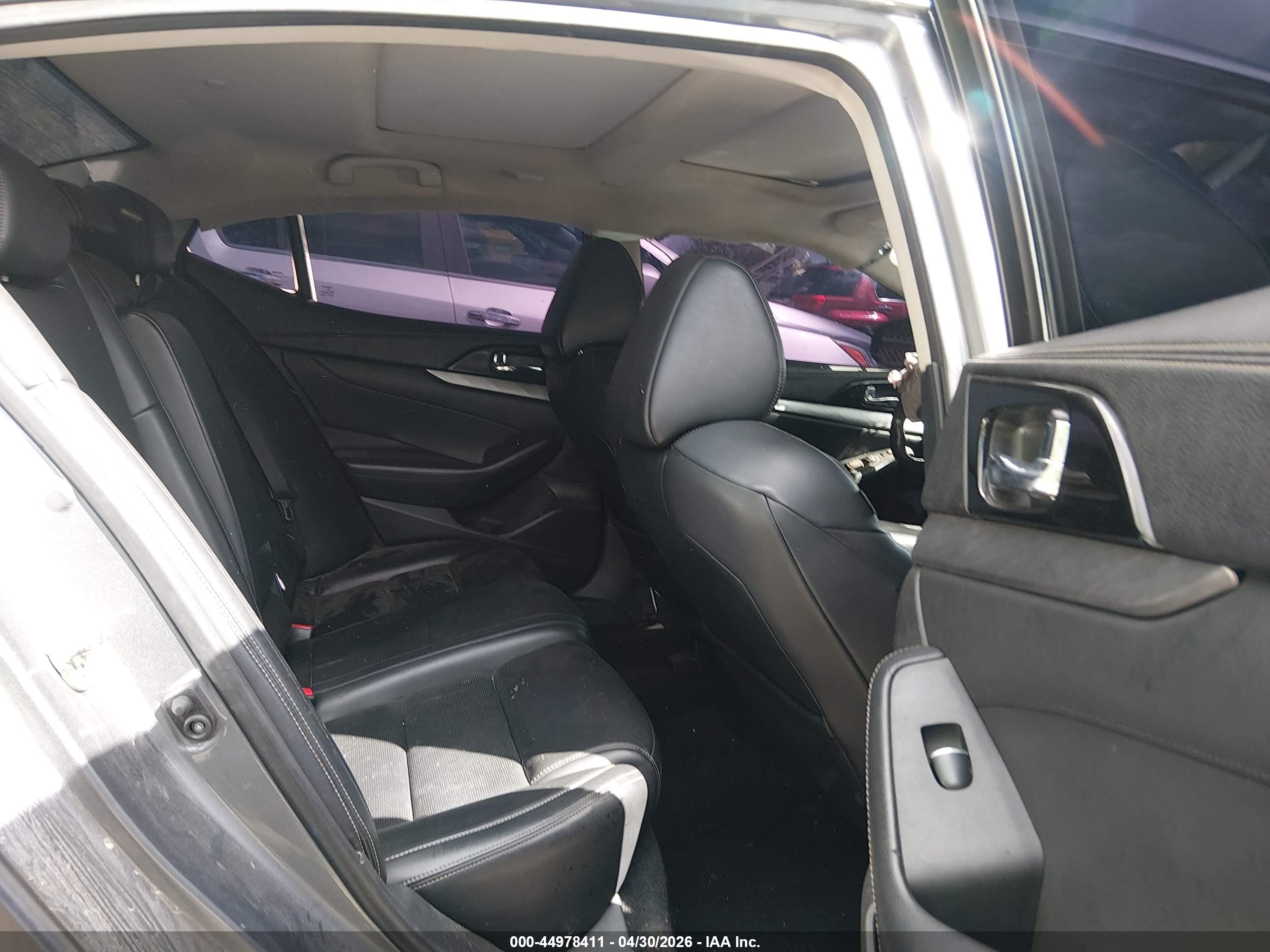 NISSAN MAXIMA image 8