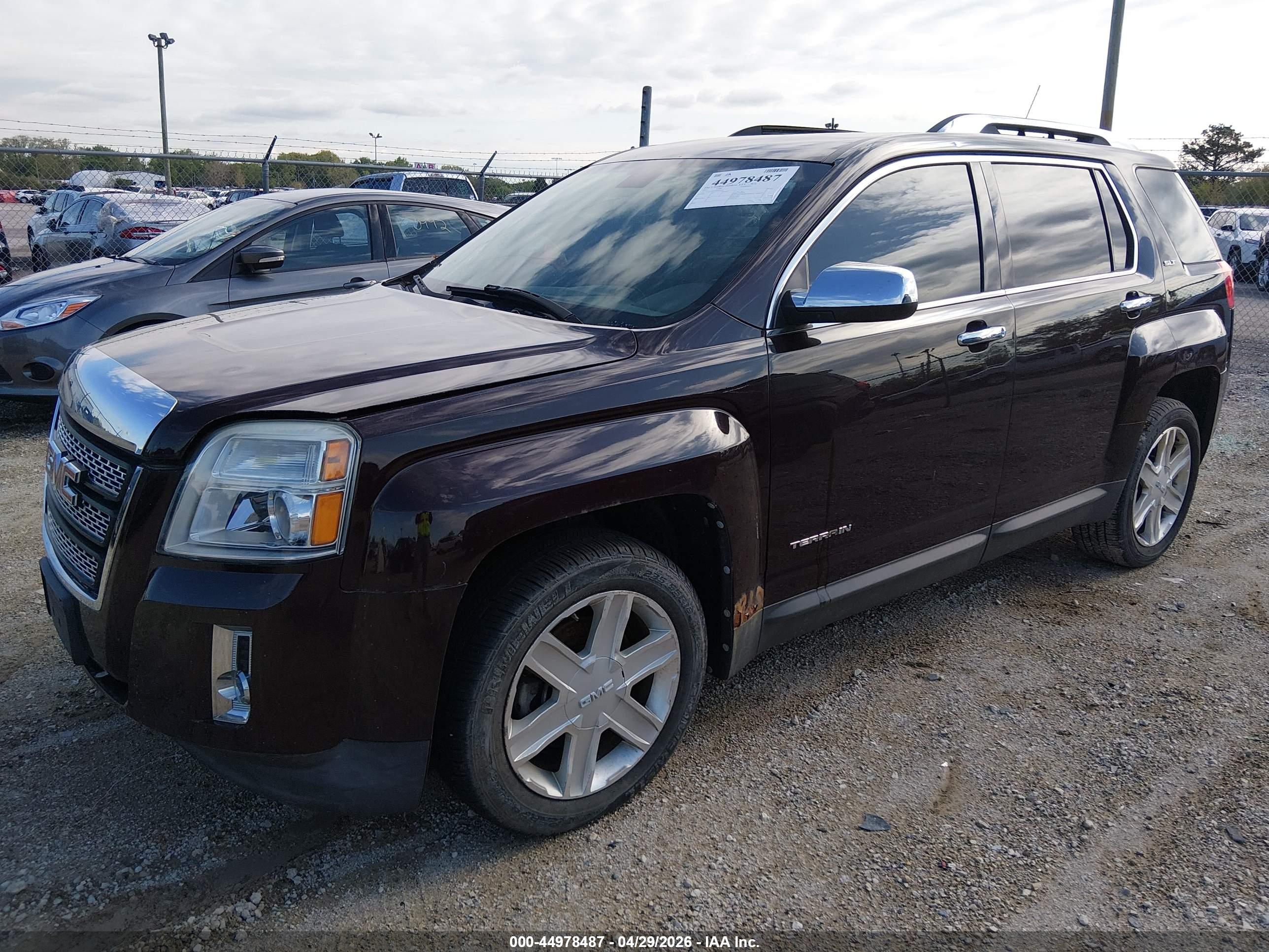 GMC TERRAIN image 2