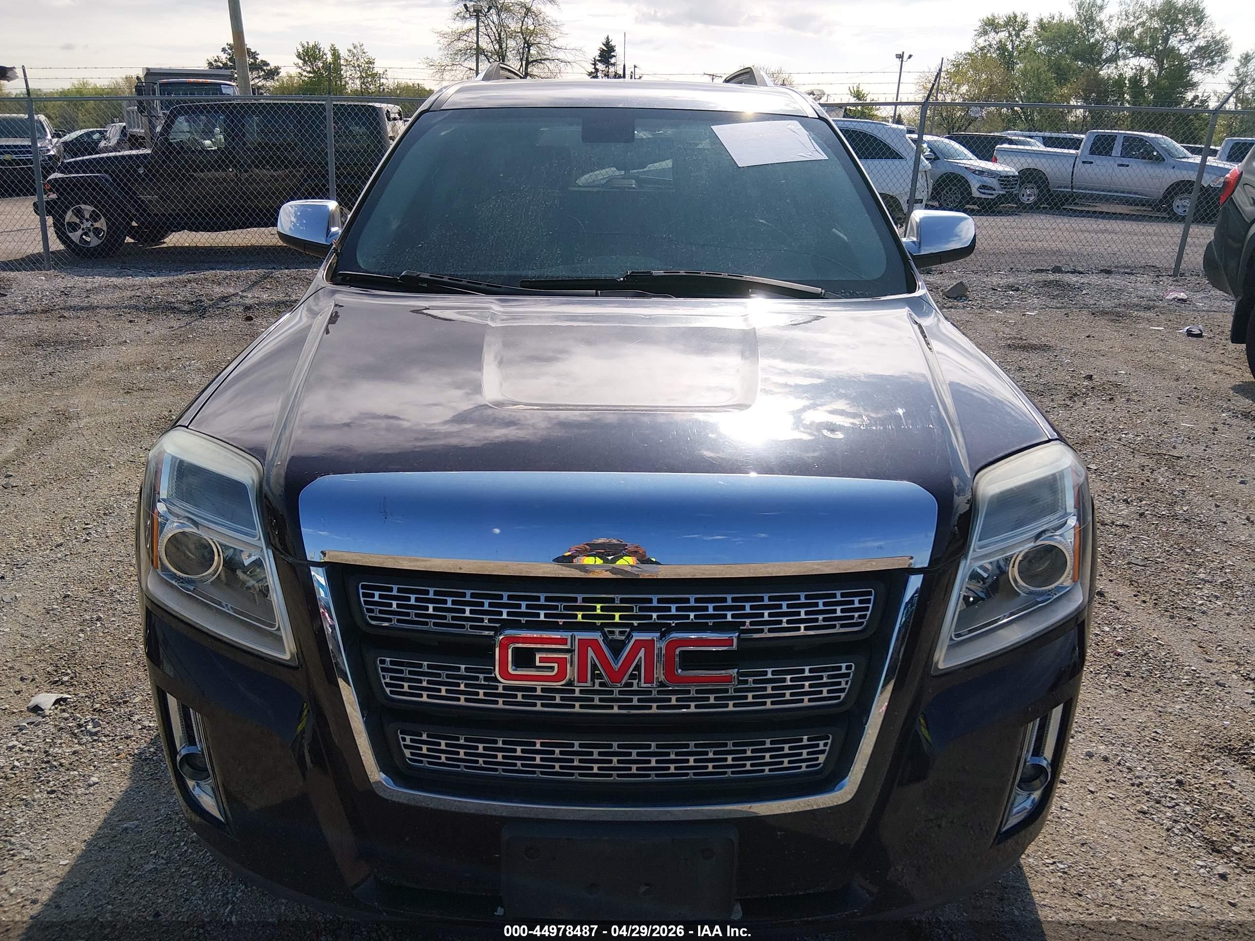 GMC TERRAIN image 6