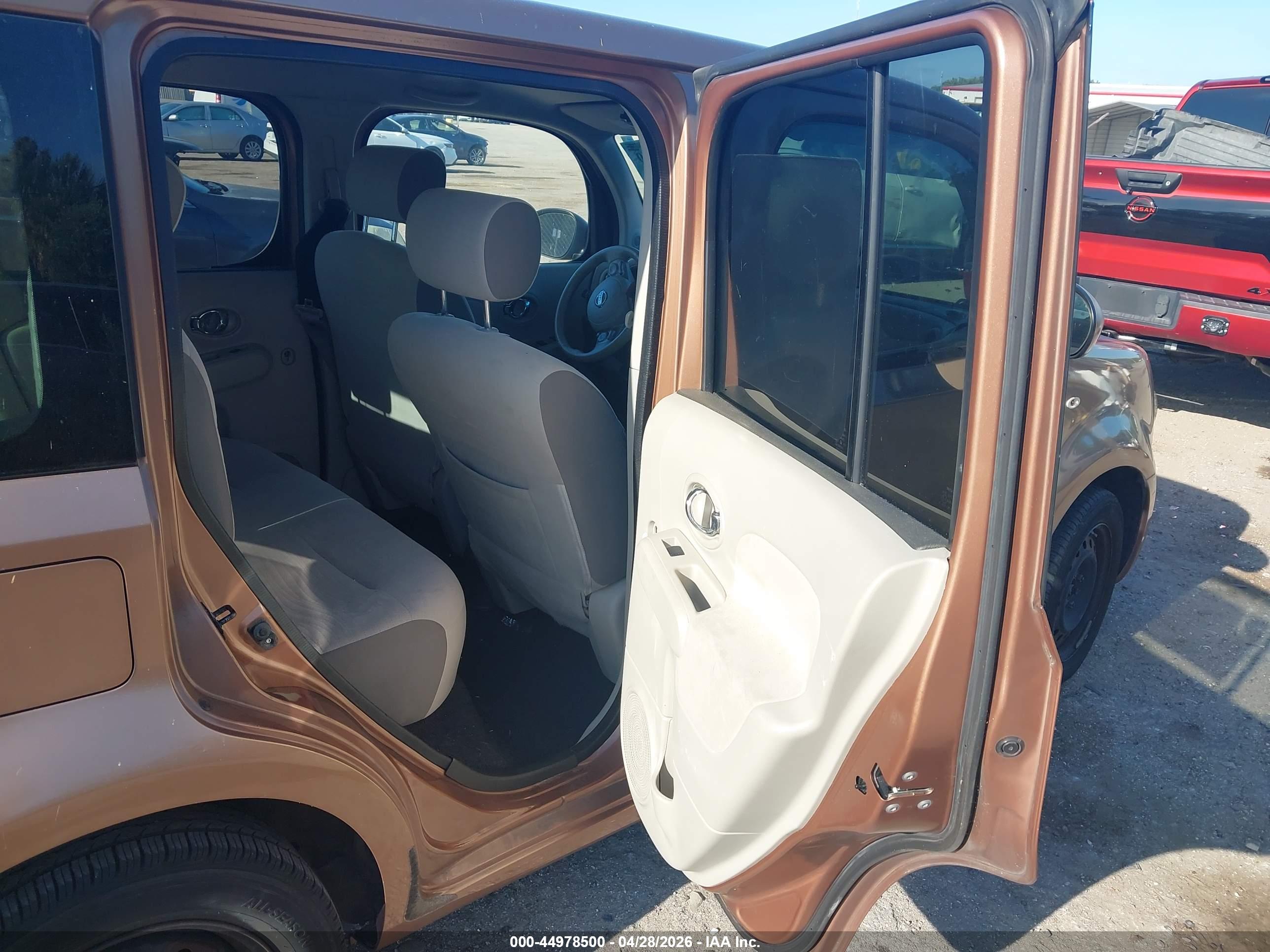 NISSAN CUBE image 8