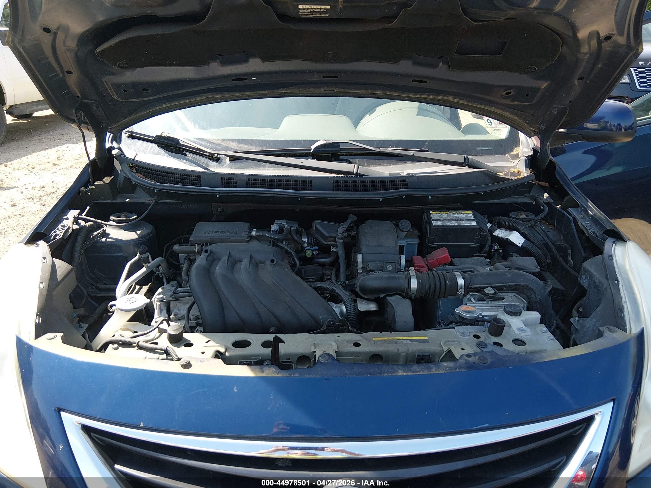 NISSAN VERSA image 10