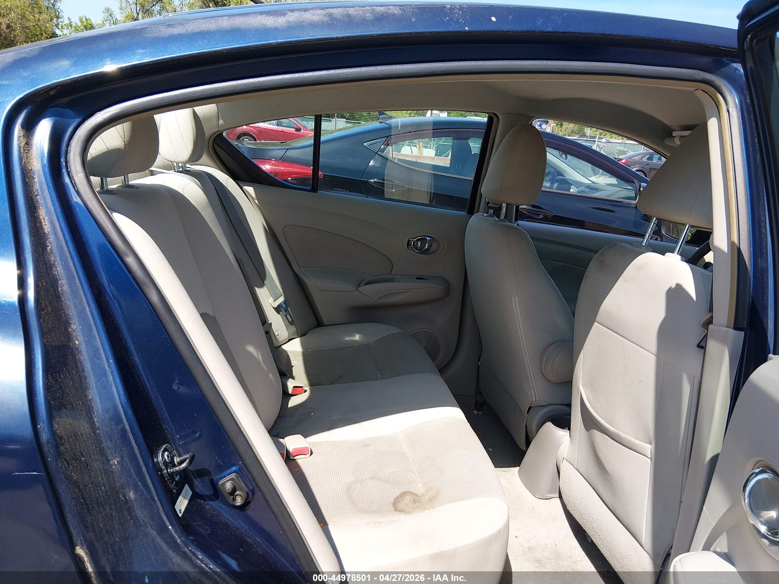 NISSAN VERSA image 8