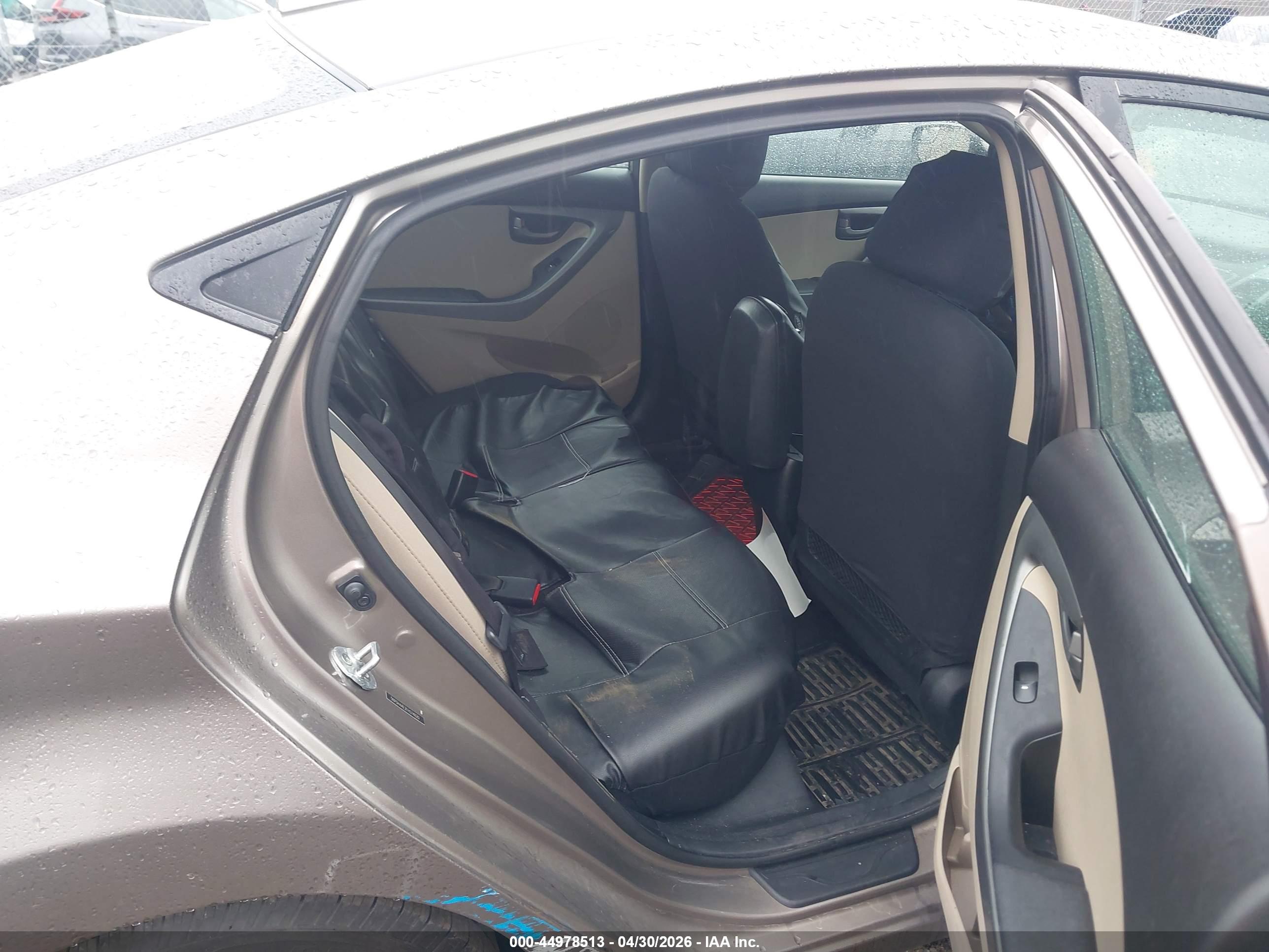 HYUNDAI ELANTRA image 8