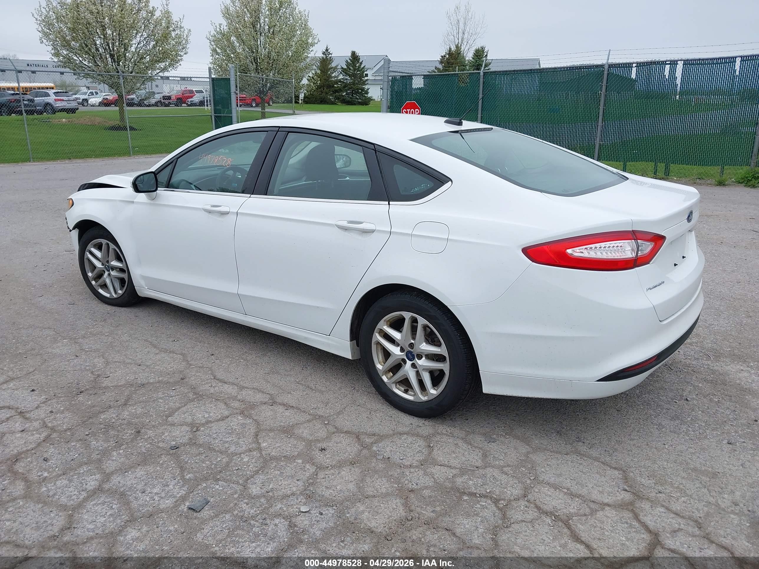 FORD FUSION image 3