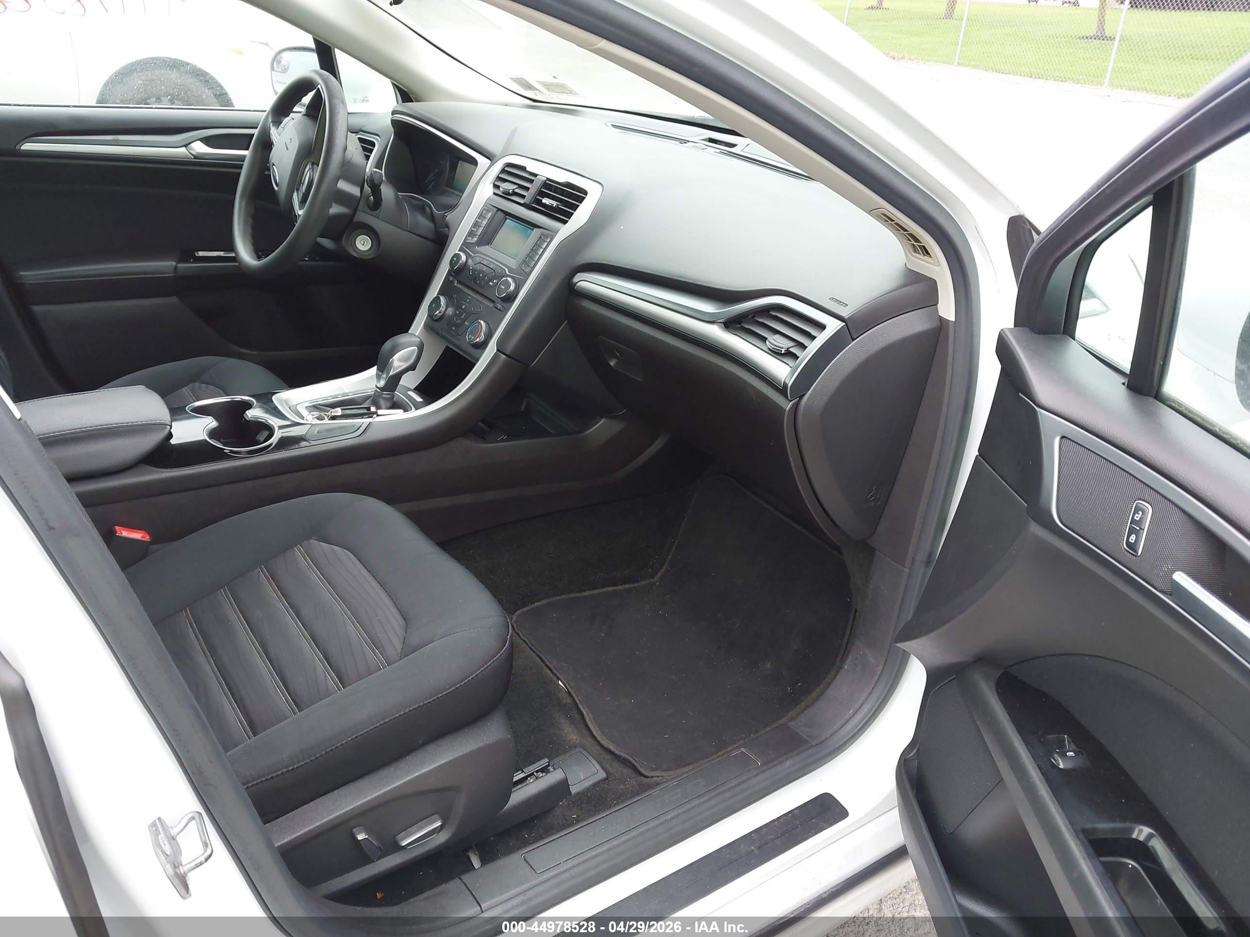 FORD FUSION image 5