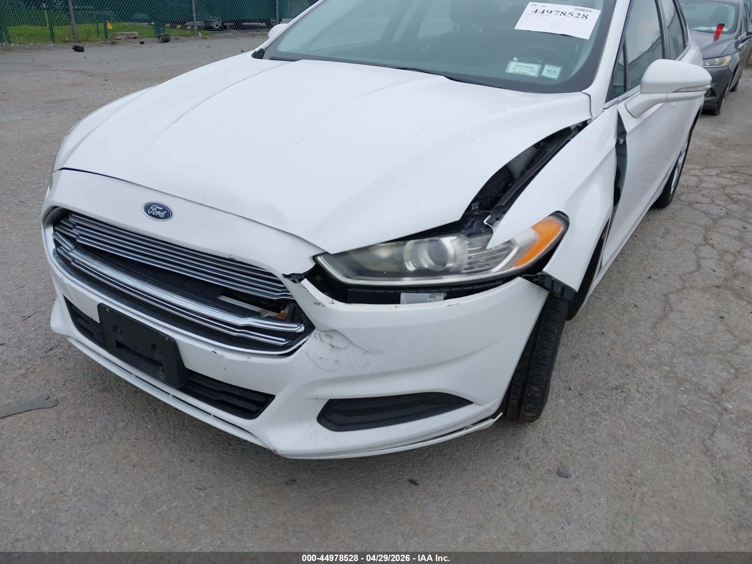 FORD FUSION image 6