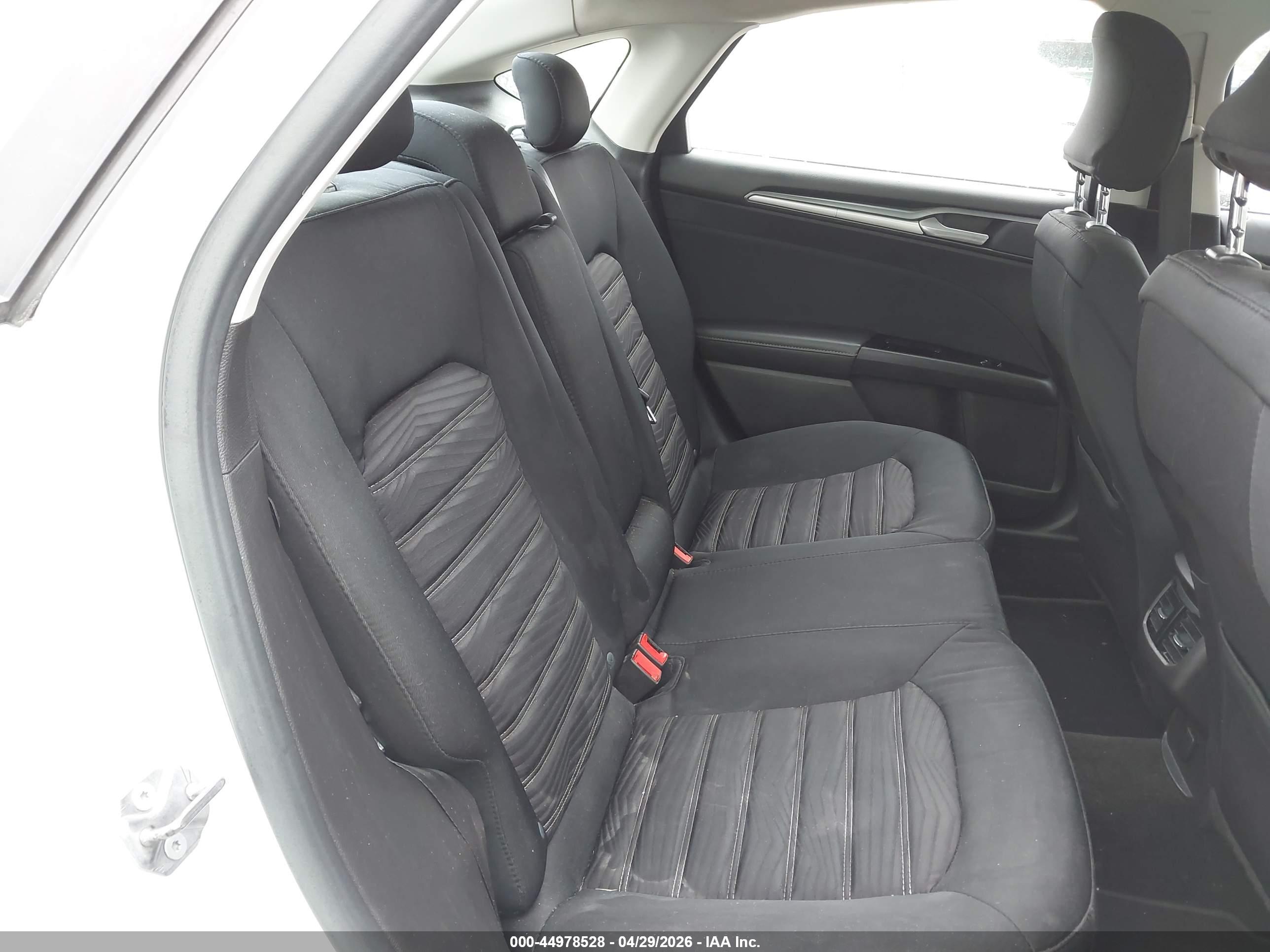 FORD FUSION image 8