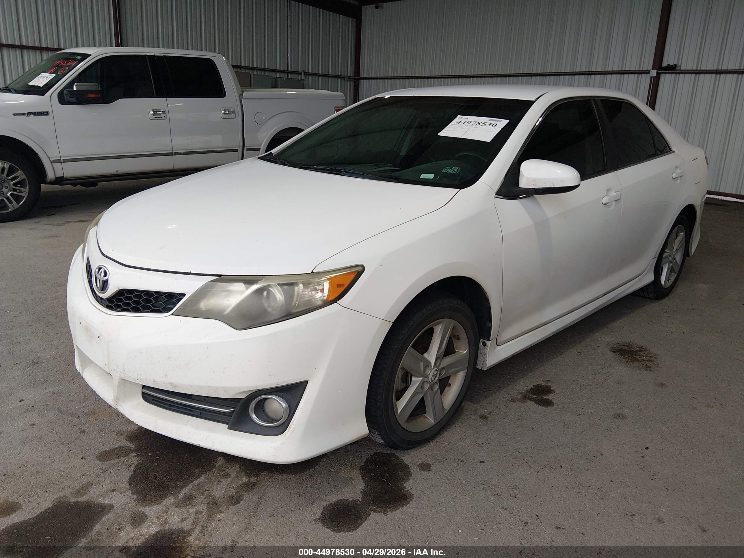 TOYOTA CAMRY image 2