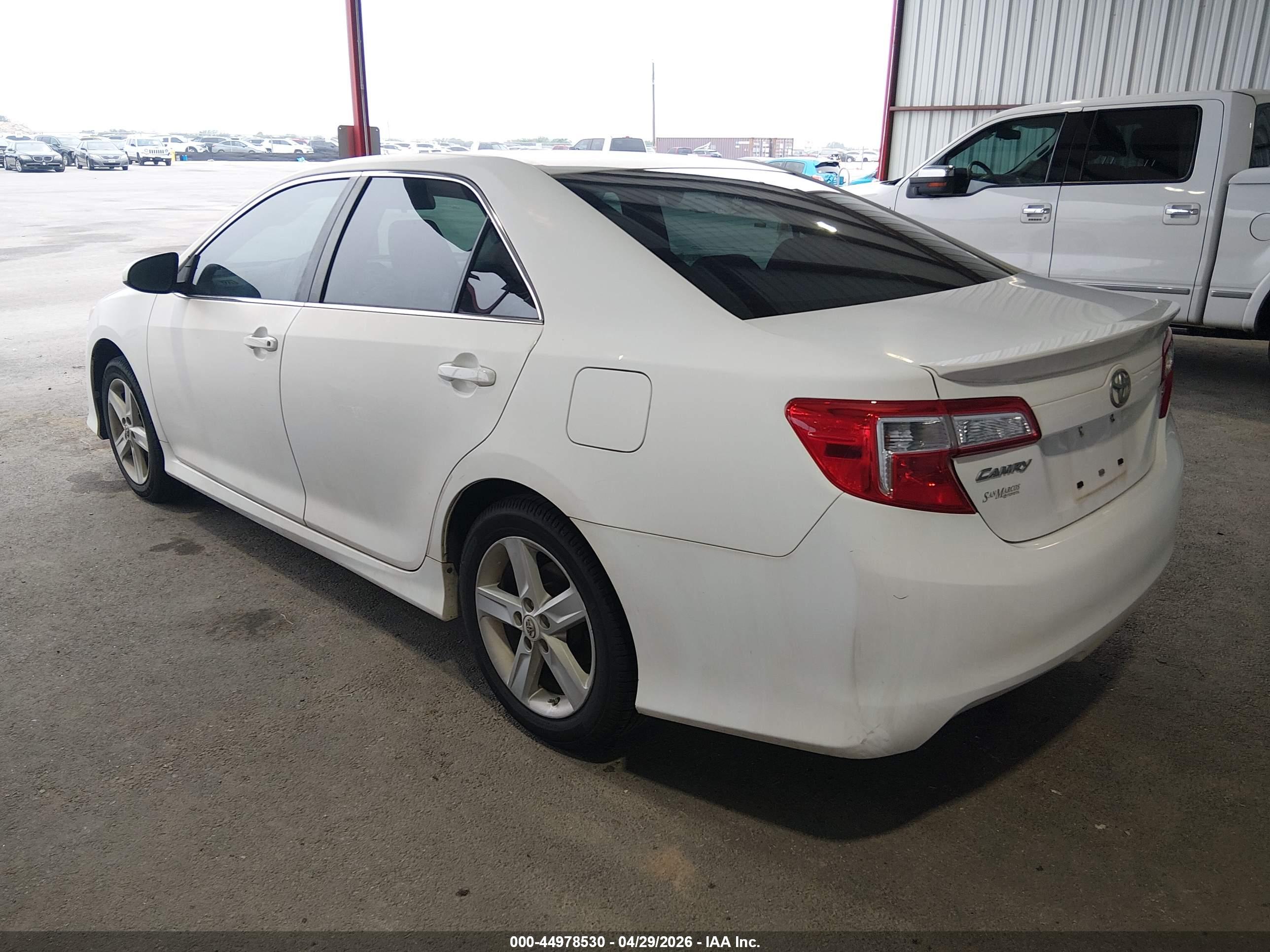 TOYOTA CAMRY image 3